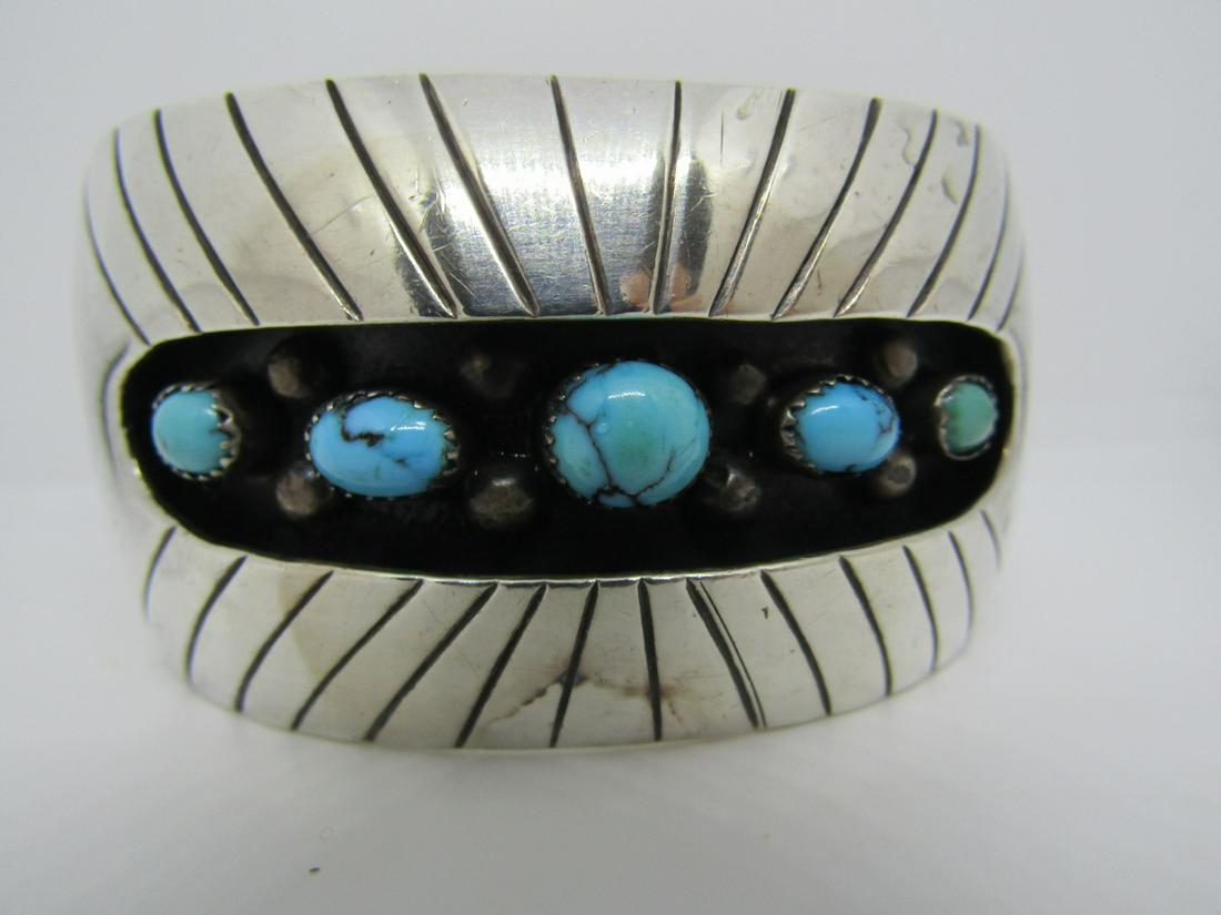 BENSON SAM TURQUOISE CUFF BRACELET STERLING SILVER: HALLMARKED "BENSON SAM AT" ATKINSON TRADING. TESTED STERLING SILVER VINTAGE ESTATE NATIVE AMERICAN SOUTHWEST INDIAN JEWELRY. MEASURES 40MM WIDE. WEIGHS 86 GRAMS. MEASURES 7.5" INSIDE WITH A 2" GAP. GR