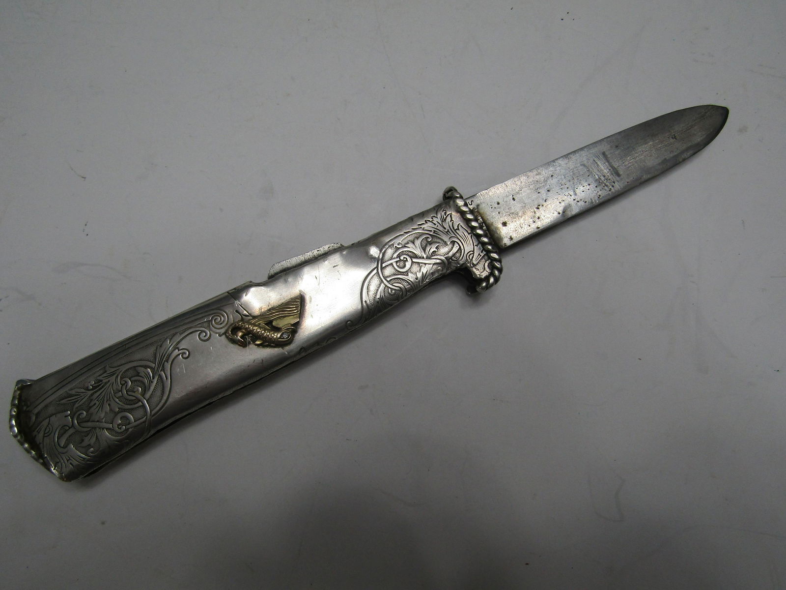 STERLING & GOLD SOLINGEN FOLDING KNIFE MERCATOR: SOLINGEN GERMANY MERCATOR FOLDING KNIFE WITH 14K GOLD DOLPHIN HANDLE IS STERLING SILVER. 7 3/4 INCH WITH 3 1/4 INCH BLADE. HAS DENTS AND DINGS. LOCK WORKS STRONG. USA SHIPPING $6