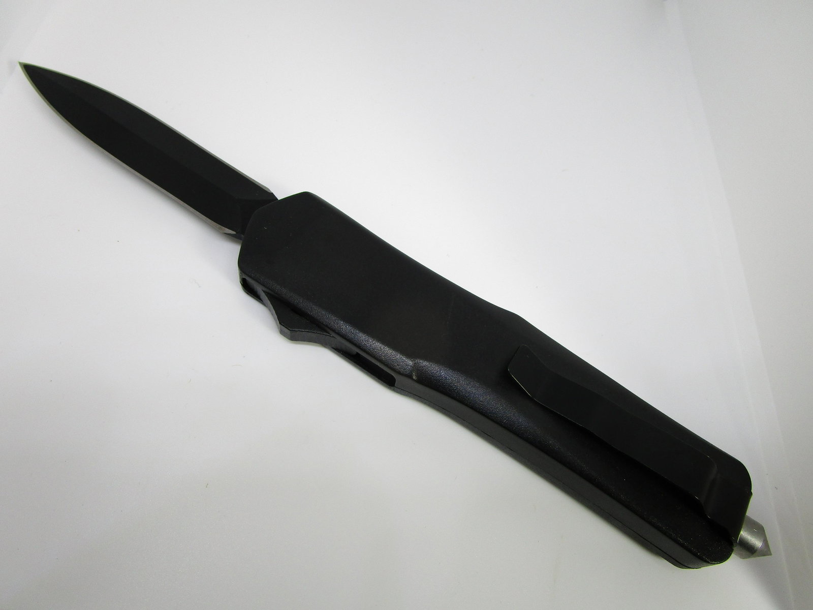 9" BLACK SWITCHBLADE AUTOMATIC KNIFE OTF SLIDE: DOUBLE-EDGED 3.5" STILETTO BLADE. TOTAL LENGTH 9". OUT THE FRONT SLIDE BUTTON ACTION WORKS. USA SHIPPING $5. HAS GLASS PUNCH AND BELT CLIP.