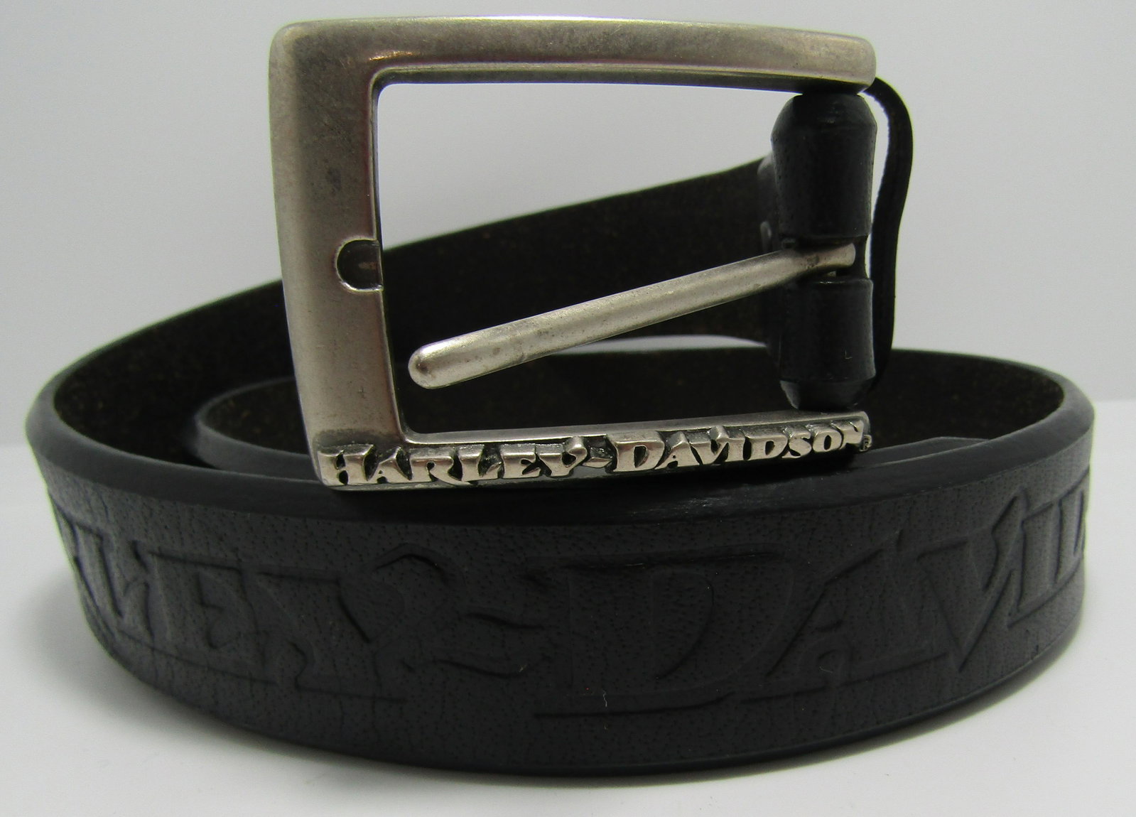 HARLEY DAVIDSON LEATHER BELT 34 & BUCKLE 97641-06V: SIGNED BUCKLE AND LEATHER 39.5" LONG BY 1.25" WIDE FOR WAIST 32" TO 36". OVERALL 42". EXCELLENT USED CONDITION. USA SHIPPING $10
