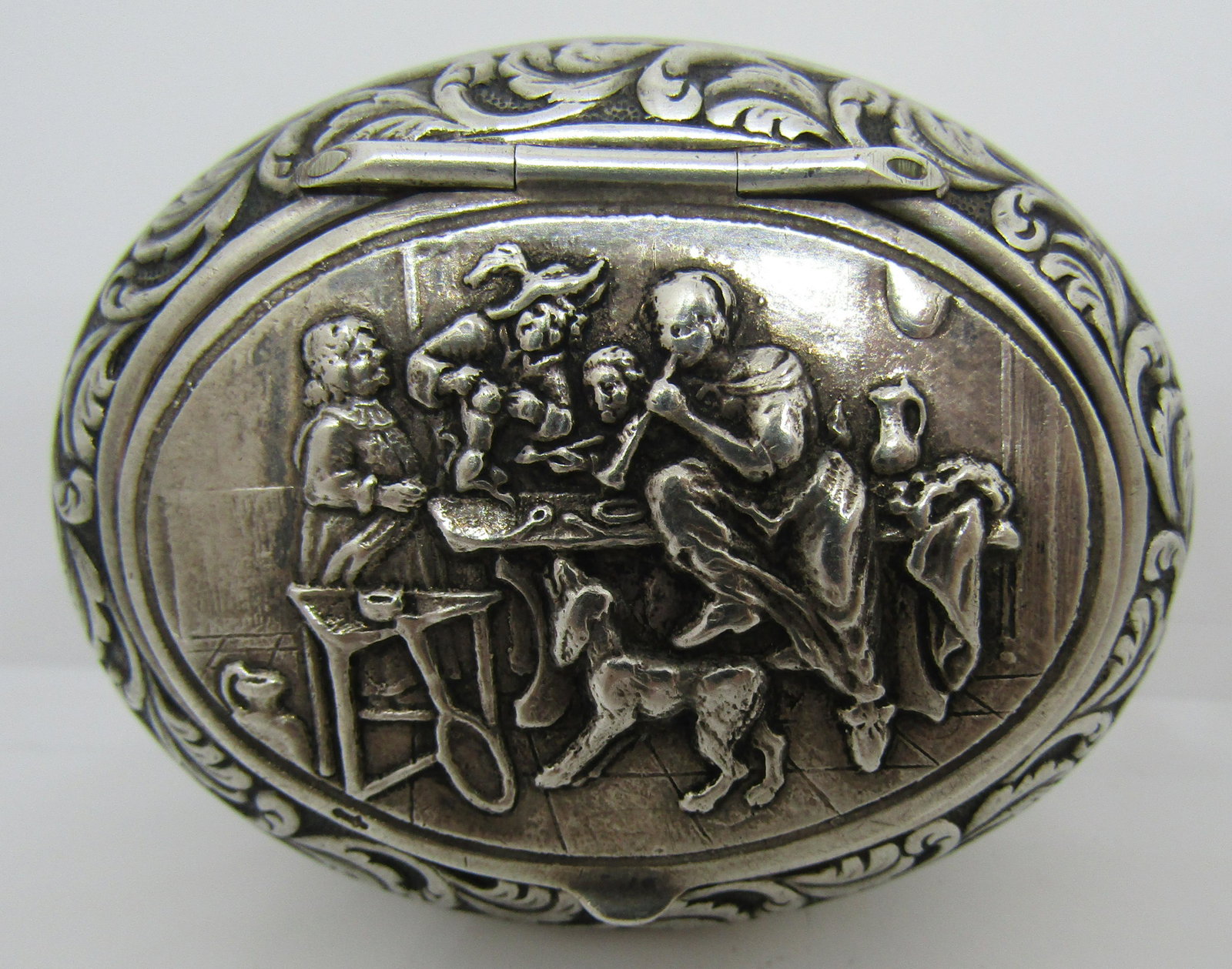 REMBRANDT BOX STERLING SILVER TRINKET PILL SNUFF: HALLMARKED LdB3, LION, ?, R IN A CIRCLE. MEASURES 66MM BY 52MM BY 20MM. WEIGHS 39.3 GRAMS. USA SHIPPING $8.