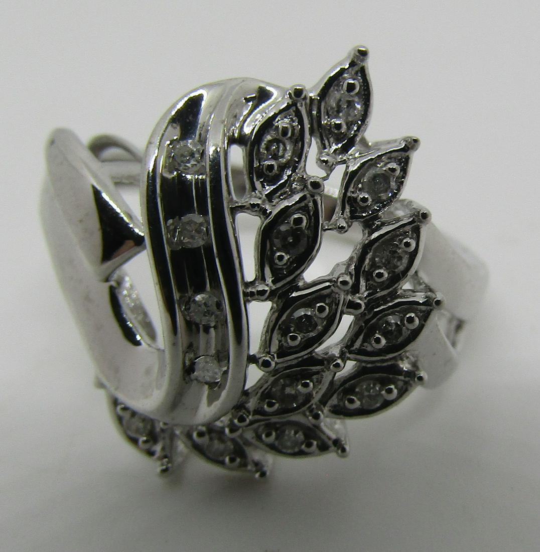 16 DIAMOND RING 10K WHITE GOLD CLUSTER: GENUINE 16 DIAMOND RING. MARKED "10K DDB" WHITE GOLD, WEIGHS 2.8 GRAMS. 18.0 MM WIDE. SIZE 6. EXCELLENT CONDITION VINTAGE ESTATE. USA SHIPPING $5