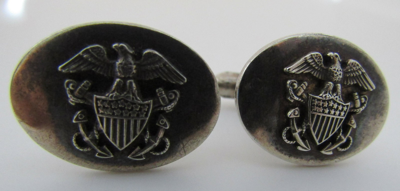US NAVY MILITARY CUFFLINKS STERLING SILVER LINKS: US NAVY FLAG, EAGLE, ANCHORS CUFF LINKS MARKED "STERLING PAT 2-149 132 ". MEASURE 21MM BY 16MM. WEIGHS 9 GRAMS. VINTAGE ESTATE EXCELLENT USED CONDITION. USA SHIPPING $5.