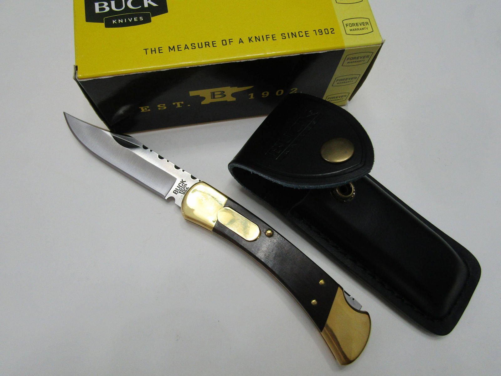 BUCK SWITCH BLADE 110 KNIFE: BUCK 110 8 1/2 INCH LONG WITH 3 3/4 INCH BLADE . PUSH BUTTON SWITCHBLADE. HAS SHEATH. US SHIPPING $10