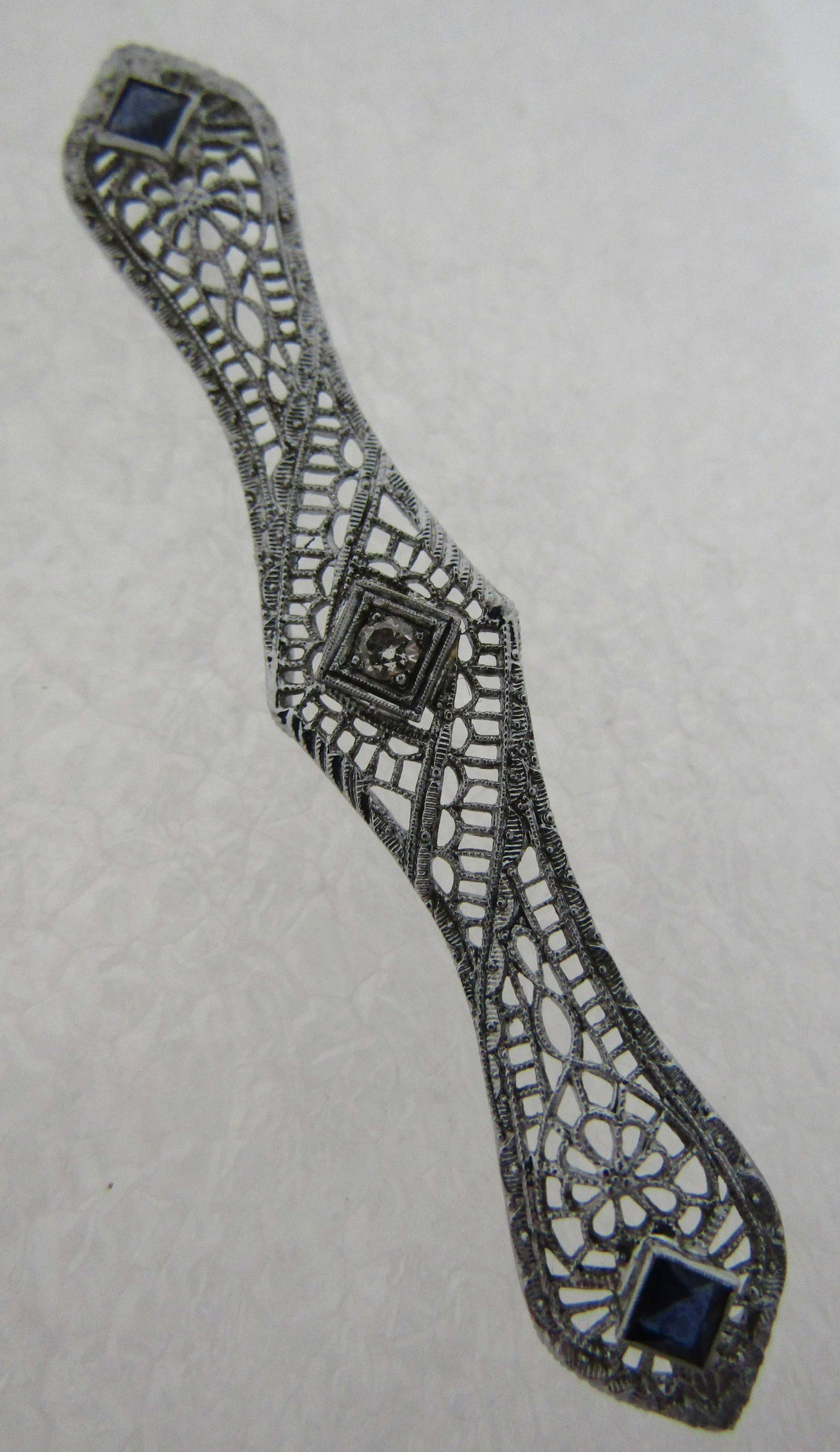 JJ WHITE 14K GOLD DIAMOND SAPPHIRE PIN FILIGREE: ANTIQUE HALLMARKED FOR WHITE MANUFACTURING; EDWARDIAN SAPPHIRE & VS DIAMOND 63MM X10MM. WEIGHS 4.9 GRAMS 14K WHITE GOLD. EXCELLENT CONDITION. USA SHIPPING $10
