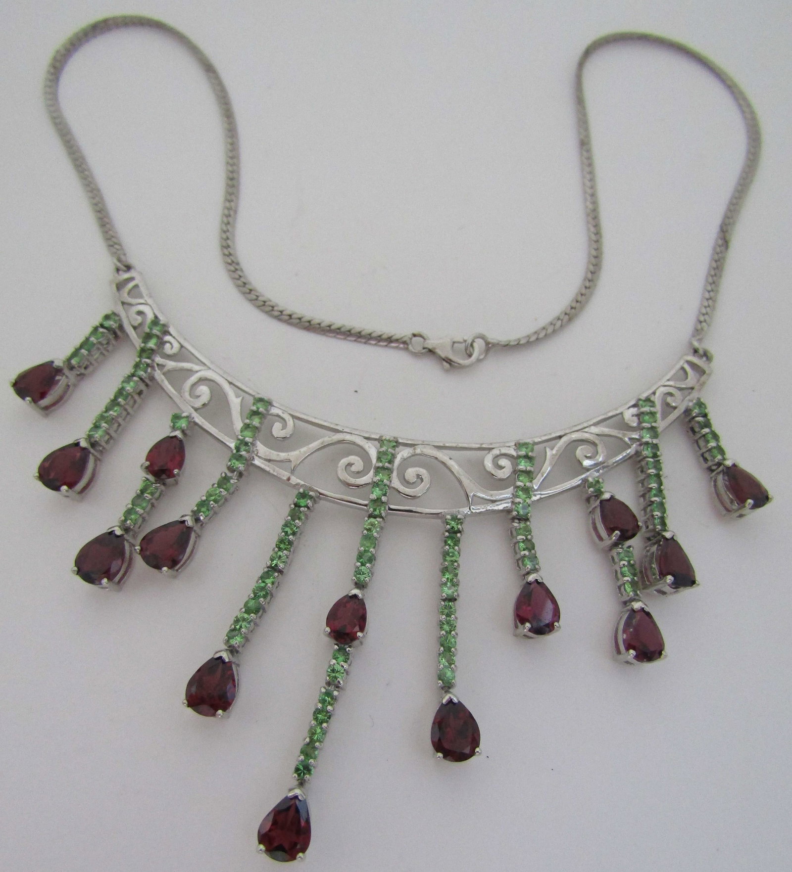 TSAVORITE GARNET CHANDELIER NECKLACE STERLING: VINTAGE ESTATE GEMSTONE NECKLACE WITH 4 CARATS OF VIBRANT GREEN GARNETS AND 12 CARATS OF RHODOLITE RED GARNETS. 18 INCHES LONG. WEIGHS 29.2 GRAMS. EXCELLENT, NEVER USED CONDITION. USA SHIPPING $8.