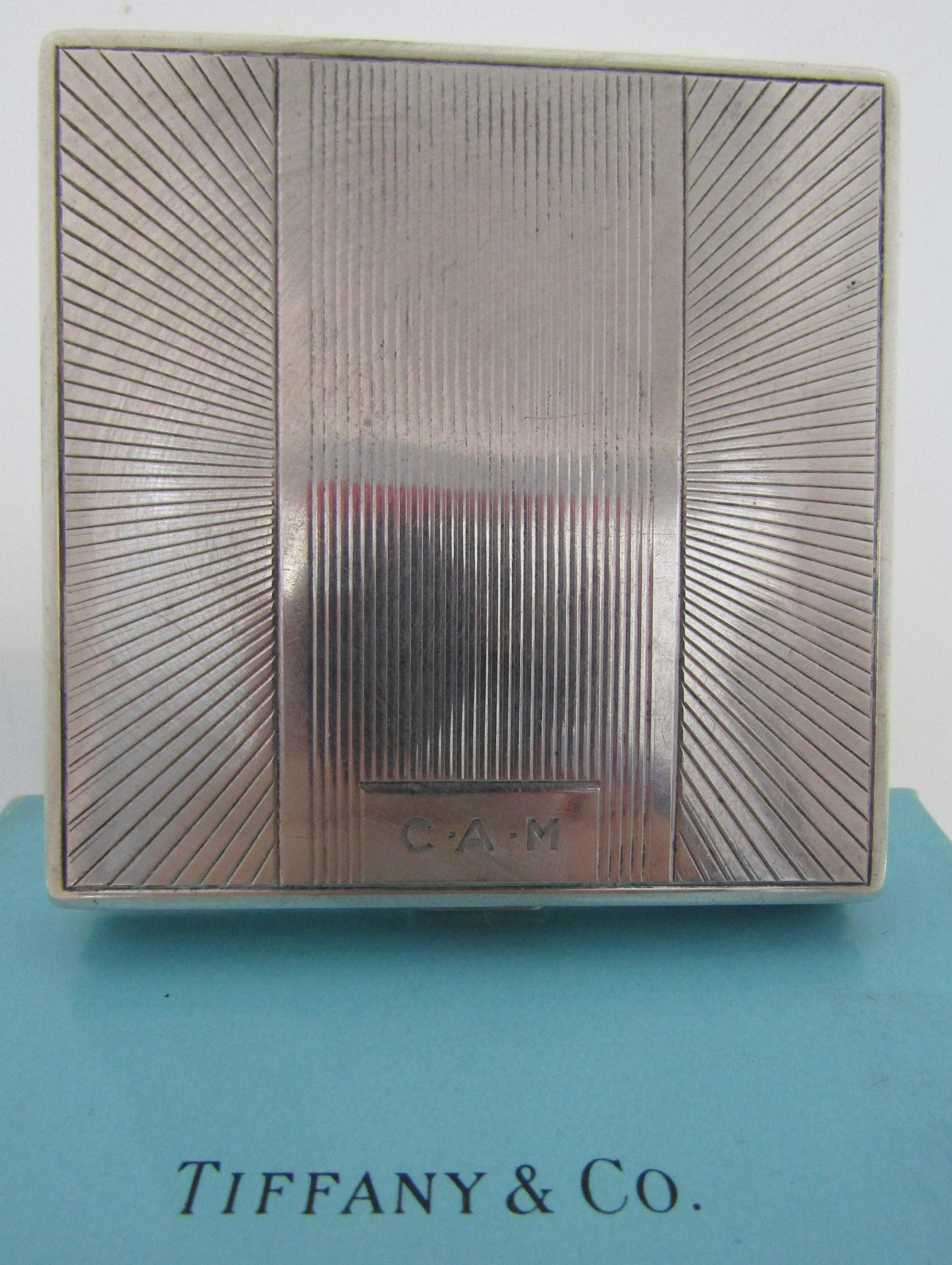 TIFFANY & CO MIRROR COMPACT STERLING SILVER W BOX: GENUINE SIGNED TIFFANY & CO STERLING MIRROR AND COMPACT IN TIFFANY BOX. BY ELGIN AMERICAN; THE WATCH COMPANY. MEASURES 74MM BY 76MM. WEIGHS 138.9 GRAMS TOTAL. VINTAGE ESTATE USED CONDITION; MONOGRAMED