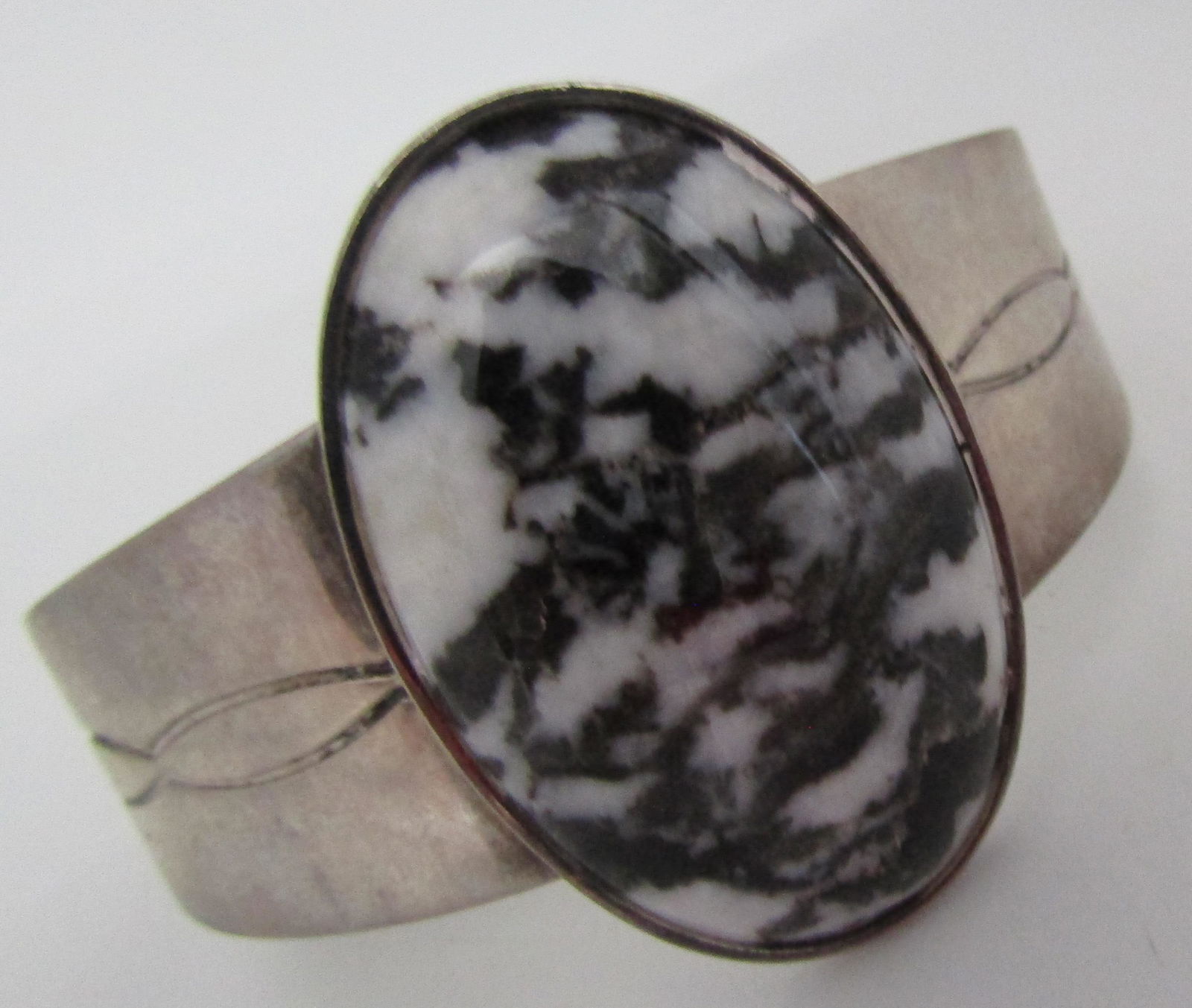 WHITE BUFFALO TURQUOISE STERLING SILVER BRACELET (1 of 6)