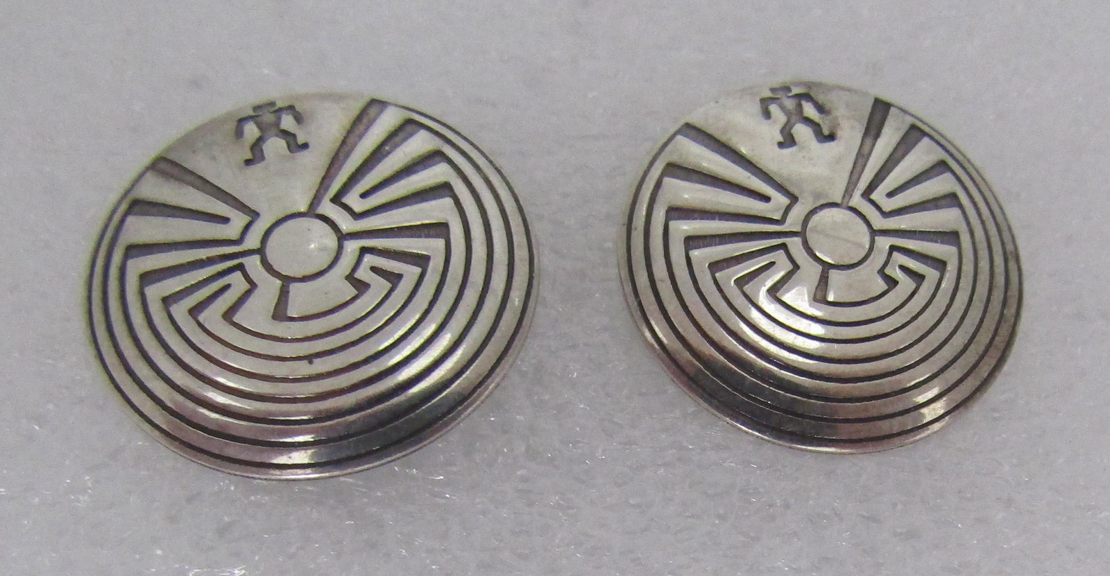 MAN IN THE MAZE EARRINGS STERLING SILVER HOPI: MARKED "STERLING" VINTAGE ESTATE NATIVE AMERICAN SOUTHWEST NAVAJO INDIAN JEWELRY. MEASURE 14MM. WEIGH 2.7 GRAMS. EXCELLENT CONDITION. USA SHIPPING $5.