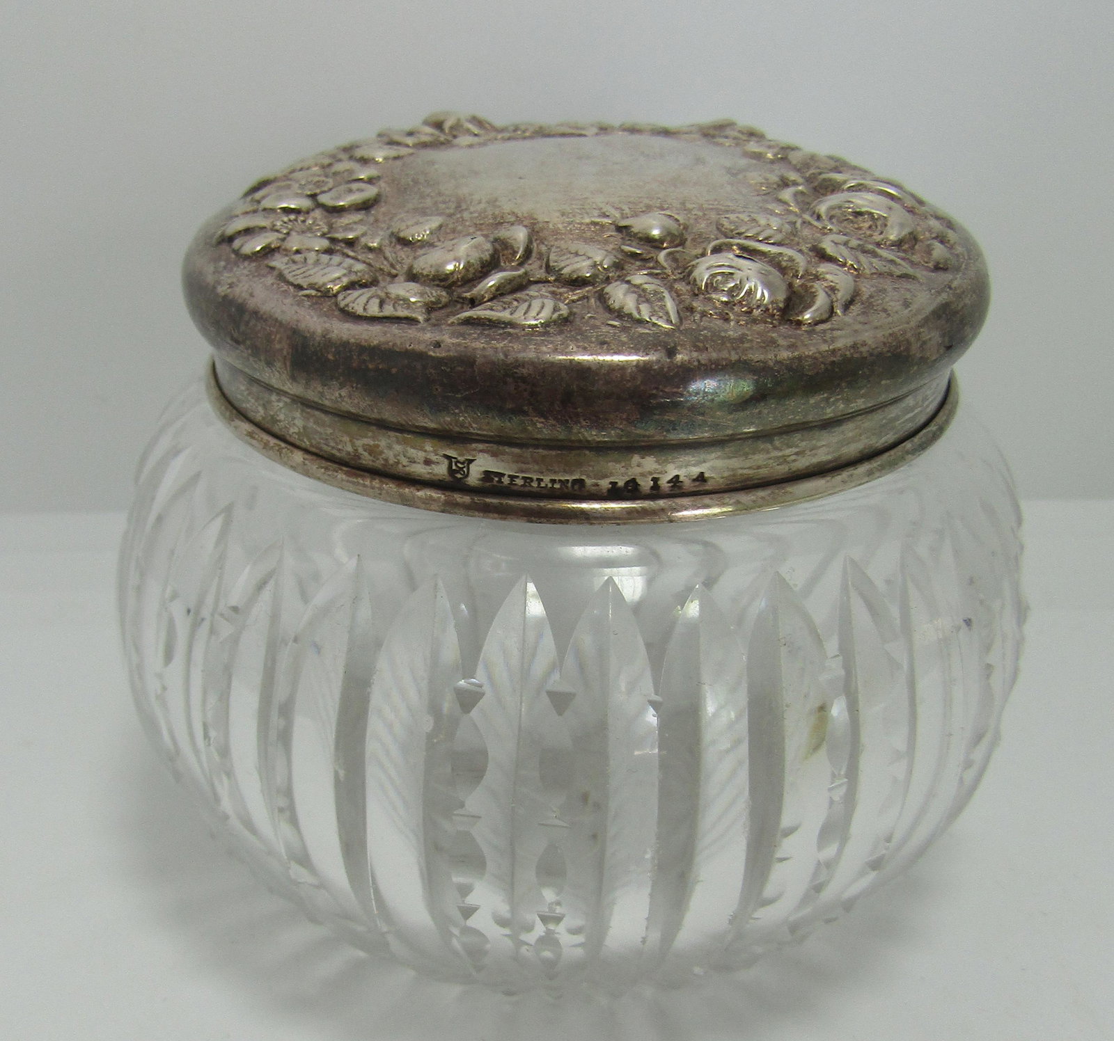 REPOUSSE STERLING SILVER TOP CRYSTAL JAR VANITY (1 of 4)