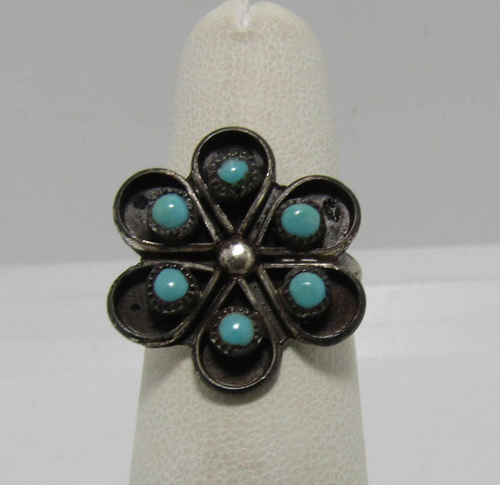 SNAKE EYE PETIT POINT CLUSTER ZUNI STERLING RING (1 of 4)
