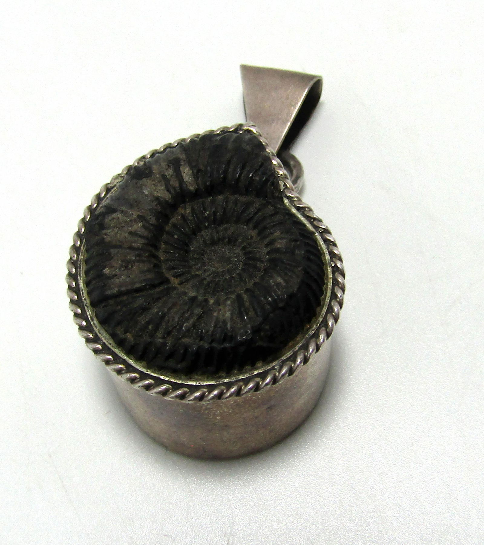 AMMONITE FOSSIL SHELL STERLING TRINKET BOX PENDANT (1 of 4)