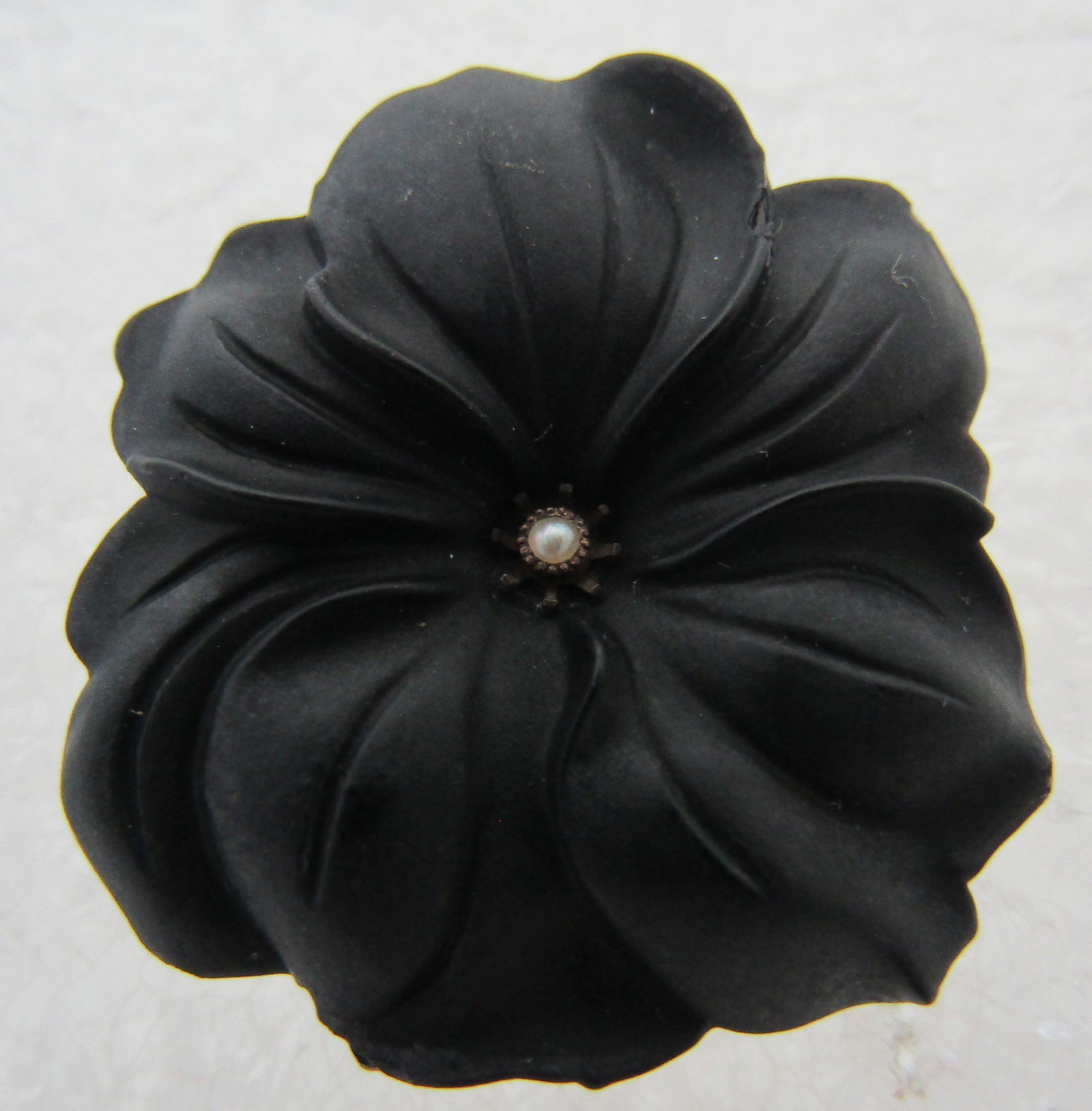 CARVED JET PANSY PIN 9K GOLD ANTIQUE BROOCH PEARL (1 of 4)