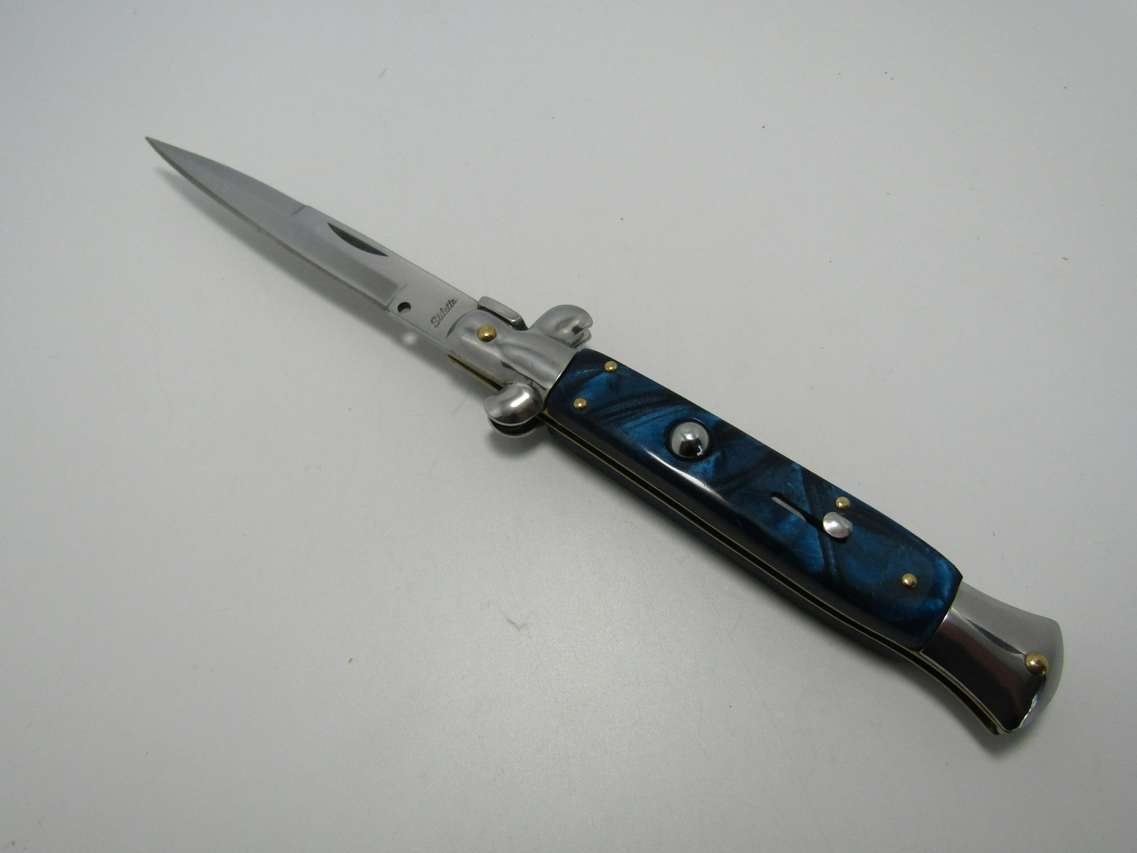 STILETTO SWITCHBLADE STAINLESS STEEL: BLUE SWITCHBLADE 9 1/2 INCH LONG WITH 4 INCH STAINLESS STEEL BLADE. US SHIPPING $5