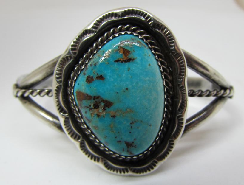 HENRY KING TURQUOISE BRACELET STERLING SILVER CUFF: HALLMARKED FOR KING HENRY OLD PAWN NATIVE AMERICAN SOUTHWEST NAVAJO INDIAN JEWELRY CUFF. TOP 36MM WIDE. WEIGHS 32 GRAMS. FITS A 7 1/2" WRIST, WITH A 31MM GAP. EXCELLENT CONDITION, VINTAGE ESTATE GEM. 
