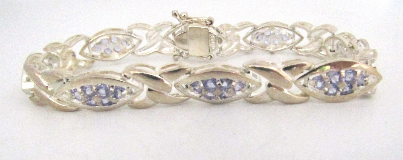 47 TANZANITE BRACELET STERLING SILVER: ALL GENUINE TANZANITE GEMSTONE. VINTAGE ESTATE MEASURES 7 INCHES LONG BY 9MM.. WEIGHS 16.4 GRAMS. EXCELLENT USED CONDITION. USA SHIPPING $5.