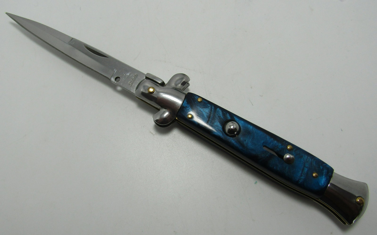 BLUE SWITCHBLADE KNIFE STILETTO: PUSH BUTTON SWITCHBLADE 9 1/2 INCH WITH 4 INCH STAINLESS STEEL BLADE. BLUE PEARLIZED GRIP. USA SHIPPING $5.