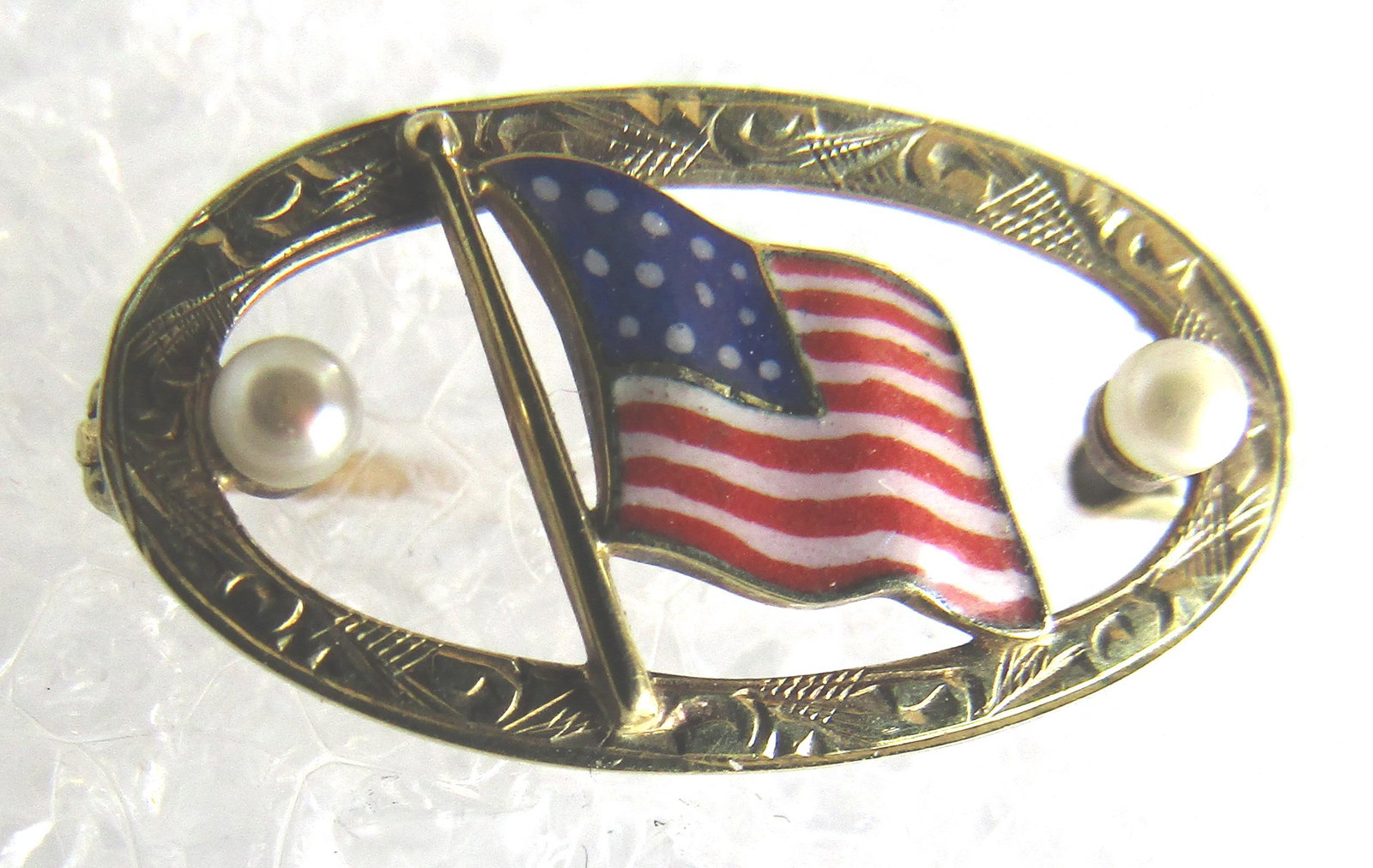 US FLAG ENAMEL PIN 14K GOLD PEARL ENGRAVED: ANTIQUE MARKED AND TESTED "14K " MEASURES 18MM BY 10MM. EXCELLENT CONDITION ENAMEL WITH 2 PEARLS. WEIGHS 1GRAM OF 14K YELLOW GOLD. THE PIN LOCK WORKS FINE. USA SHIPPING $5.