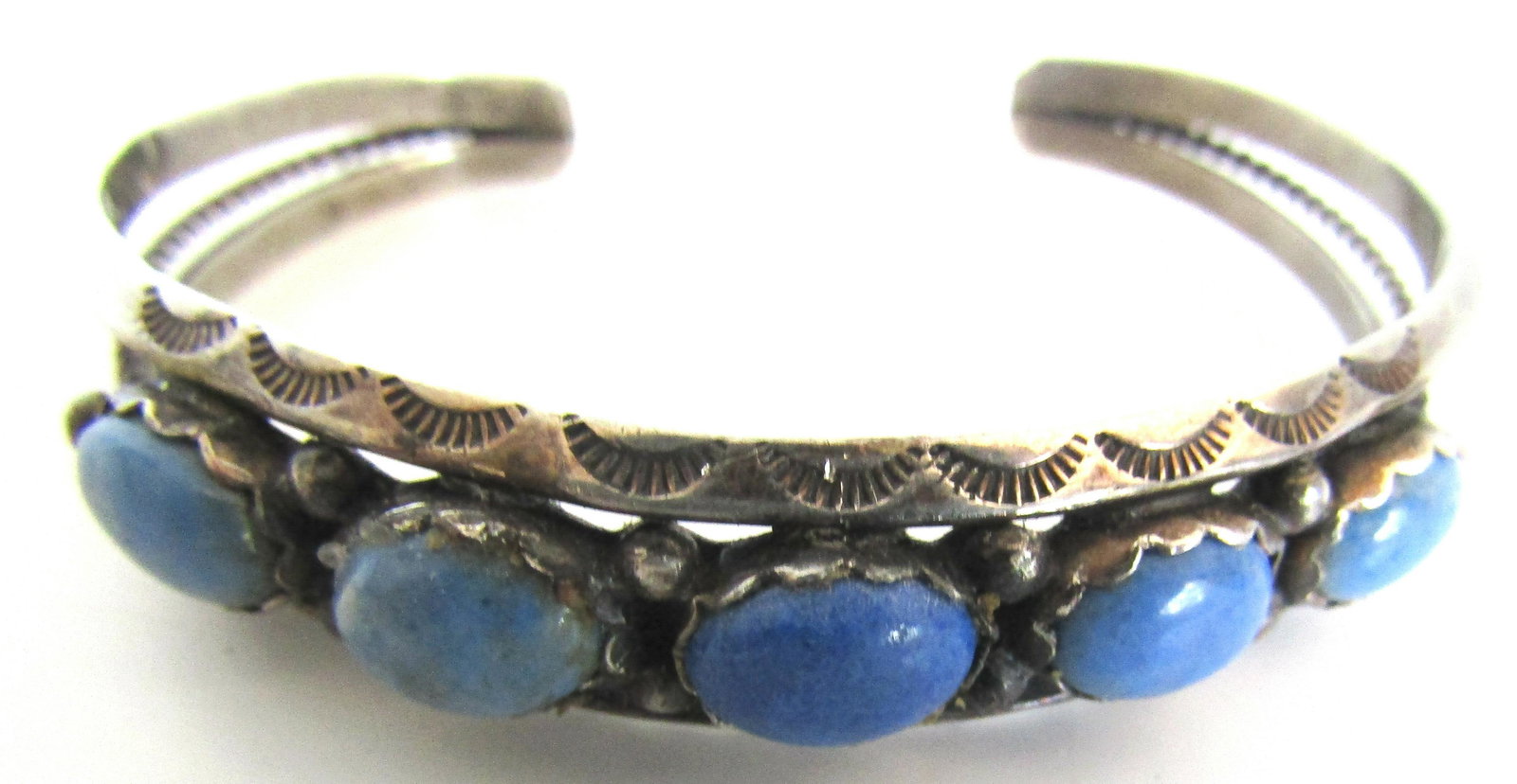 YAZZIE DENIM LAPIS CUFF BRACELET STERLING SILVER: HALLMARKED "LMY STERLING" LARRY MOSES YAZZIE. OLD PAWN NATIVE AMERICAN SOUTHWEST NAVAJO INDIAN JEWELRY. MEASURE 13MM WIDE. WEIGHS 21.7GRAMS. FITS A 7 1/4 INCH WRIST WITH A 26MM GAP. VINTAGE ESTATE EXC
