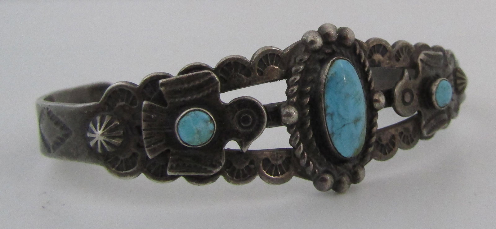 FRED HARVEY ERA TURQUOISE CUFF BRACELET STERLINGE: EARLY MARKED "STERLING" SILVER OLD PAWN NATIVE AMERICAN SOUTHWEST NAVAJO INDIAN JEWELRY CUFF. TOP 19MM WIDE. WEIGHS 13 GRAMS. FITS A 7" WRIST, WITH A 39MM GAP. ANTIQUE VINTAGE ESTATE USED CONDITION. U