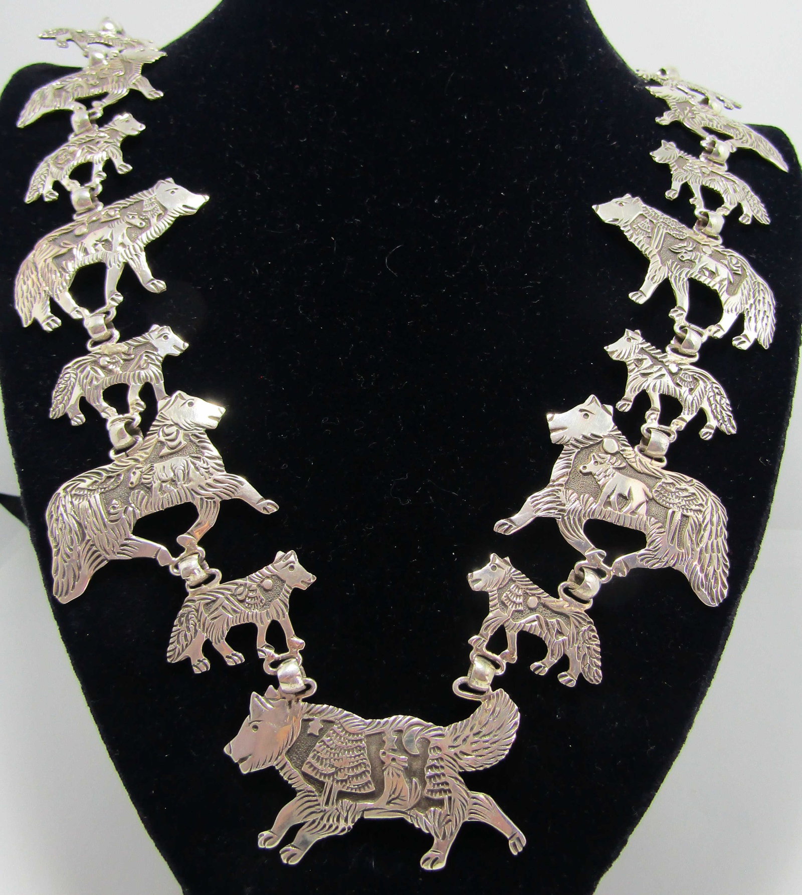 BECENTI STORYTELLER NECKLACE STERLING SILVER: COYOTE / WOLF SQUASH BLOSSOM HALLMARKED "BCT STERLING" FLOYD BECENTI. NATIVE AMERICAN SOUTHWEST NAVAJO INDIAN JEWELRY. MEASURES 30 INCHES LONG. WEIGHS 113 GRAMS. EXCELLENT CONDITION. USA SHIPPING $5.