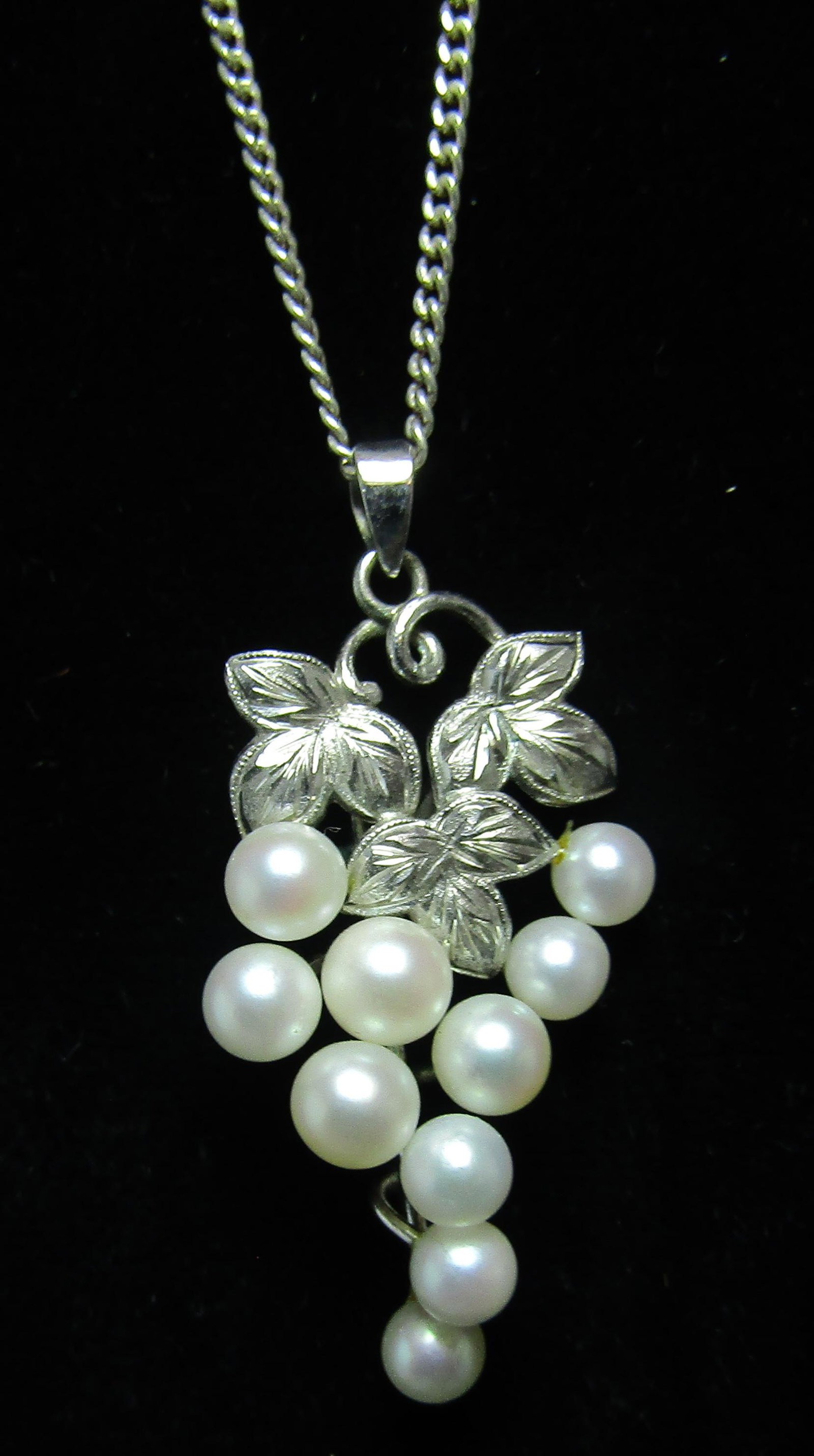 MIKIMOTO PEARL PENDANT STERLING SILVER NECKLACE: 10 PEARLS 4MM MIKIMOTO CHARM MEASURES 39MM BY 19MM. PENDANT HALLMARKED S FOR STERLING & M FOR MIKIMOTO. 18 INCH LONG LINK CHAIN MARKED CACO STG. TOTAL WEIGHT 6 GRAMS. VINTAGE ESTATE EXCELLENT CONDITIO