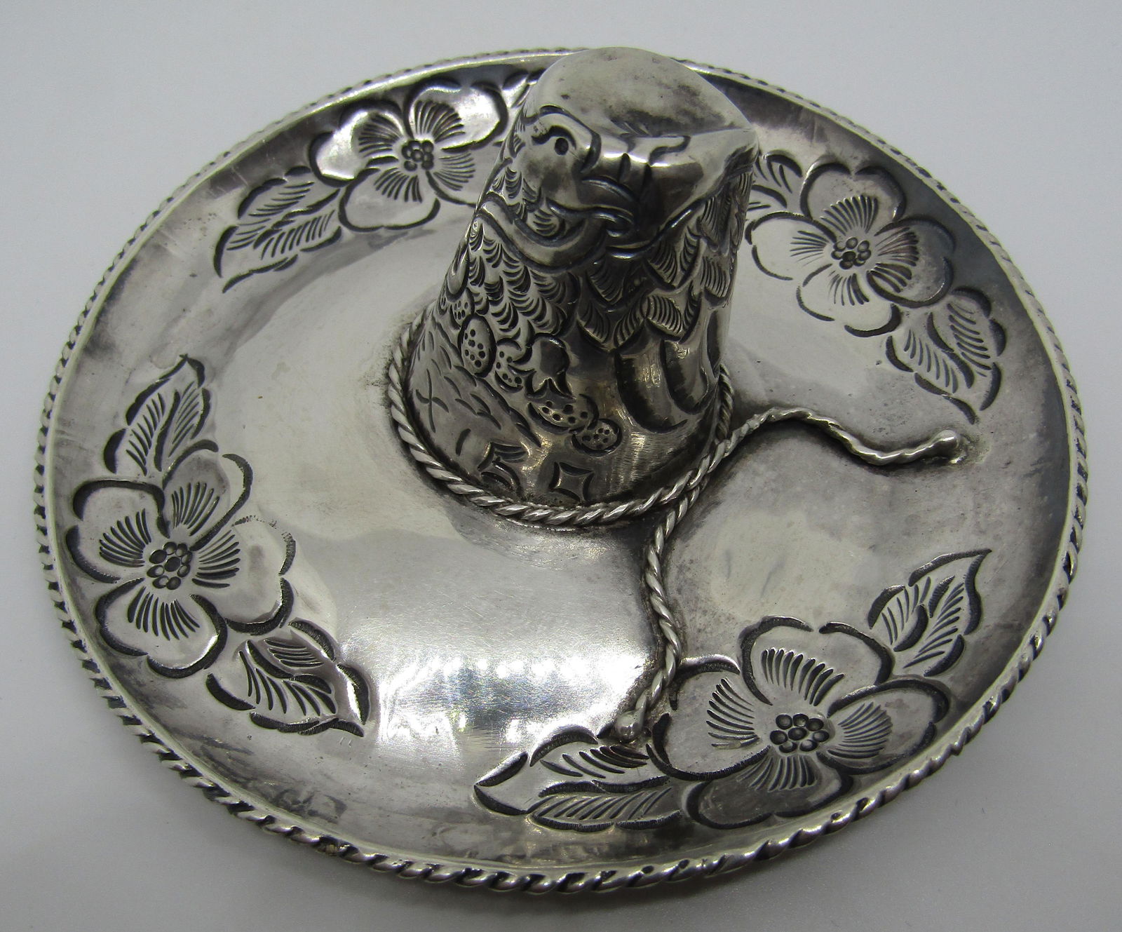 SANBORNS STERLING SILVER SOMBRERO PAPERWEIGHT DISH: HAT WEIGHS 53.3 GRAMS. MEASURES 4.25 INCHES WIDE. VINTAGE ESTATE WORK OF ART WITH HUNDREDS OF USES......ASHTRAY, PAPERCLIP HOLDER, BOWL, VANITY RING OR JEWELRY TRAY.......... MARKED SANBORNS MEXICO ST