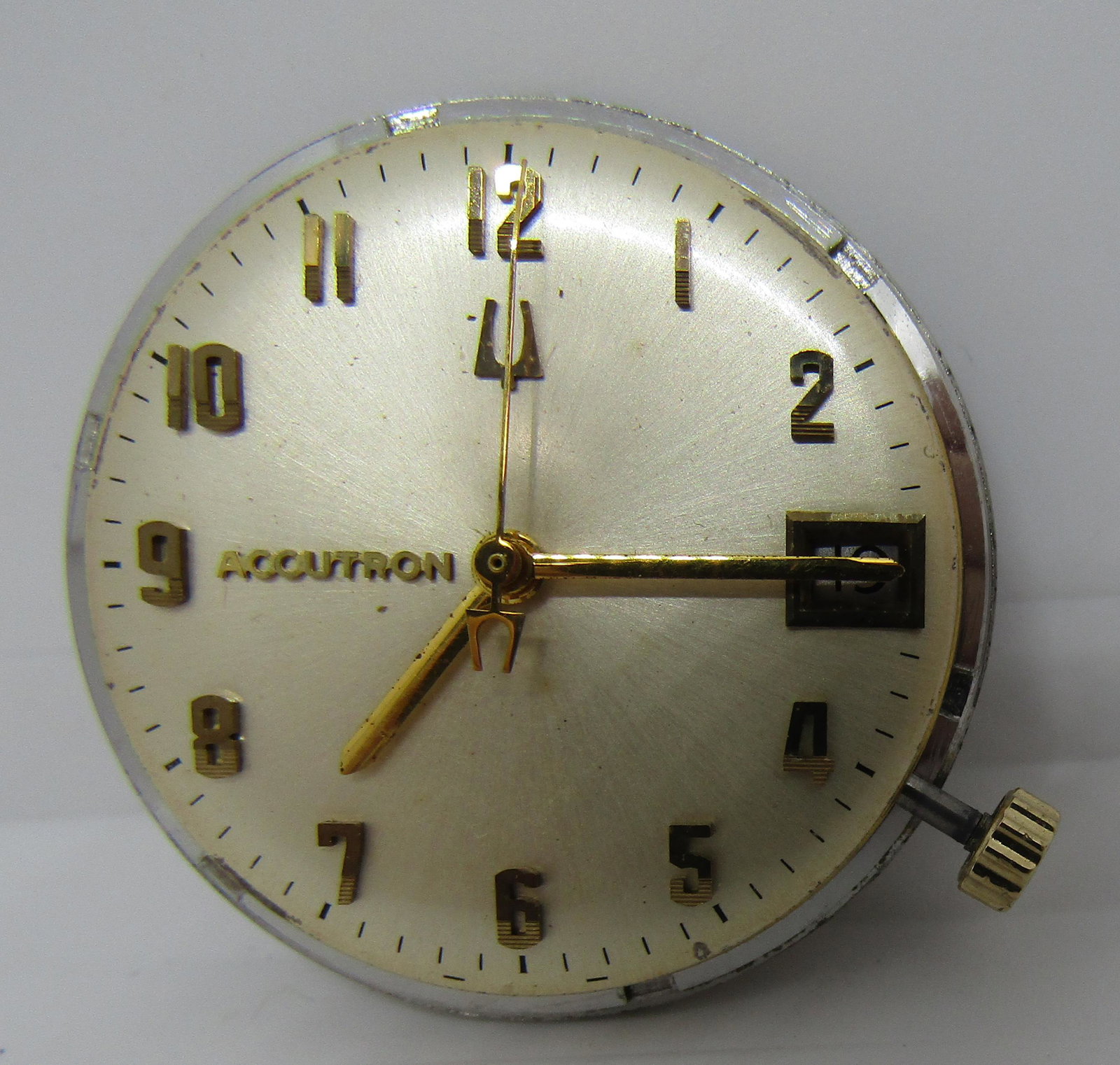 BULOVA ACCUTRON WRISTWATCH MOVEMENT 2181 USA: NON WORKING FOR PARTS WITH DATE. USA SHIPPING $5.