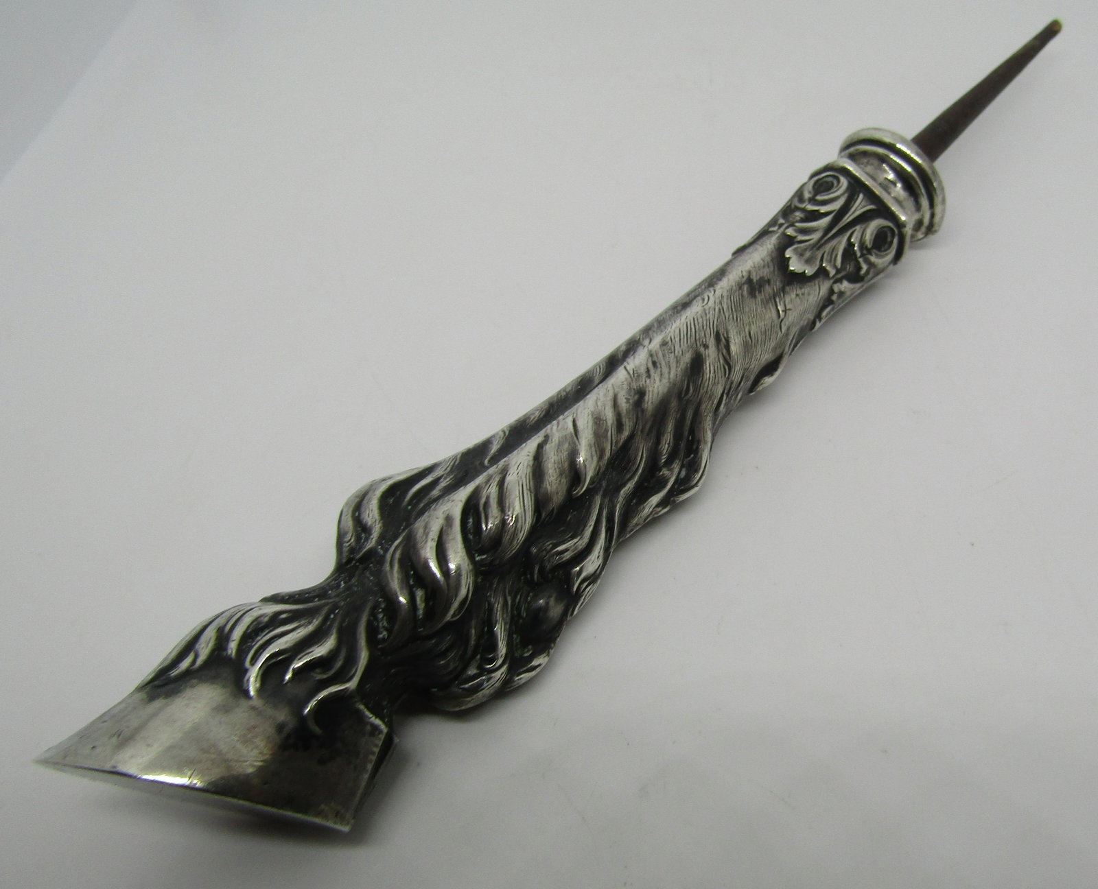 STERLING SILVER HOOF KNIFE HANDLE ANTIQUE HALLMARK: ANTIQUE HALLMARKED STERLING SILVER HANDLE OF A HOOF FOR KNIFE OR WHAT EVER. 4 3/4 INCH LONG. 52 GRAMS. US SHIPPING $6