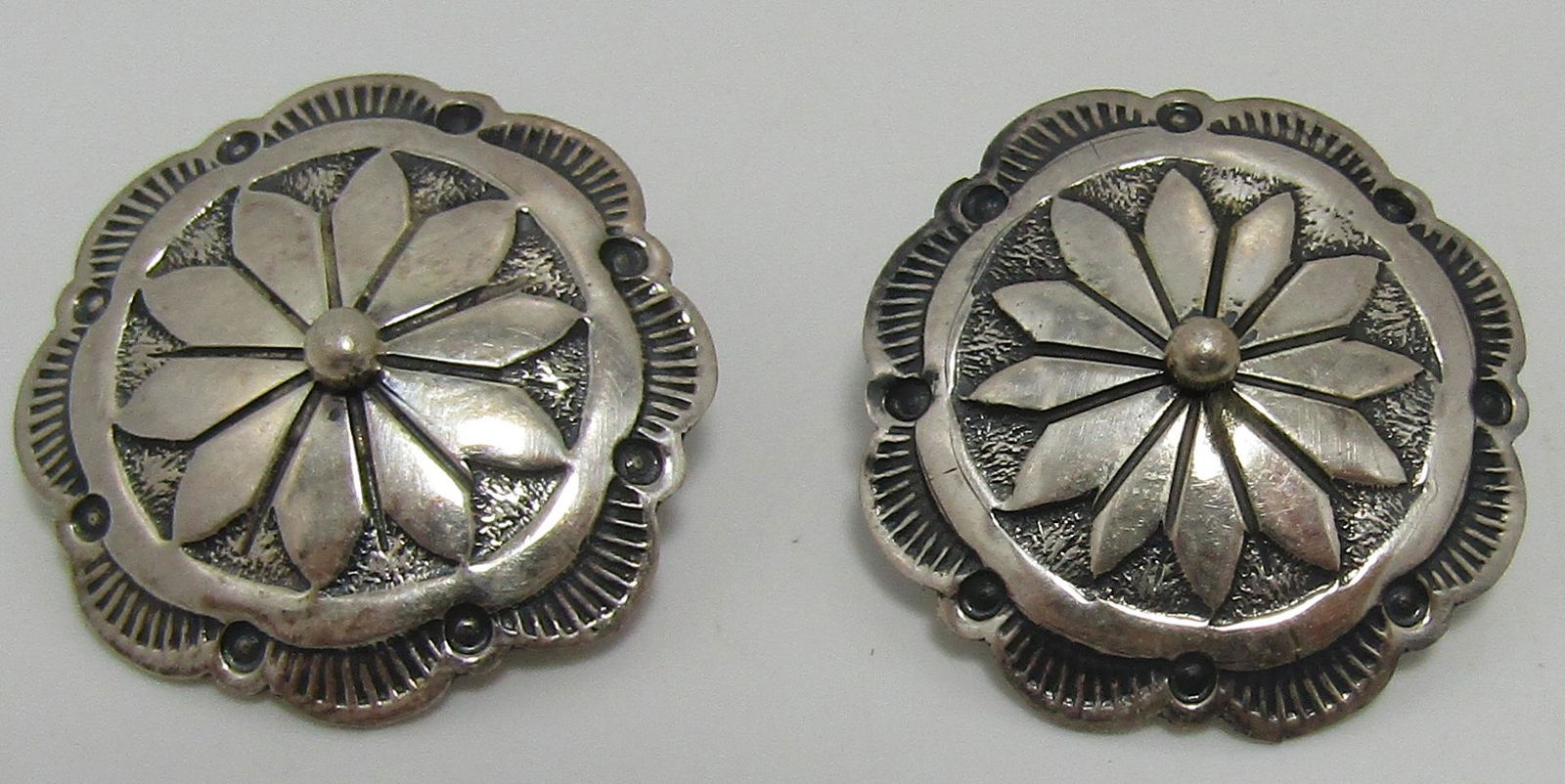 BEAUTIFUL STERLING SILVER CONCHO EARRINGS (1 of 2)