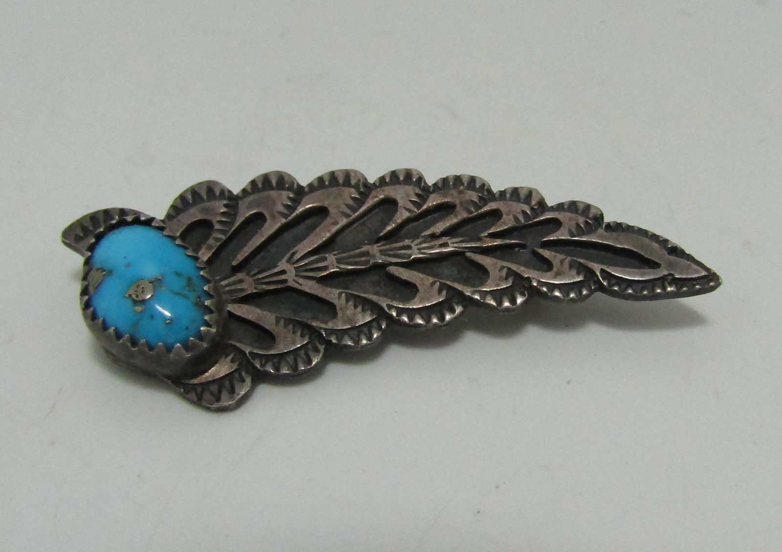 OLD PAWN NEZ LEAF TURQUOISE STERLING PIN BROOCH (1 of 3)