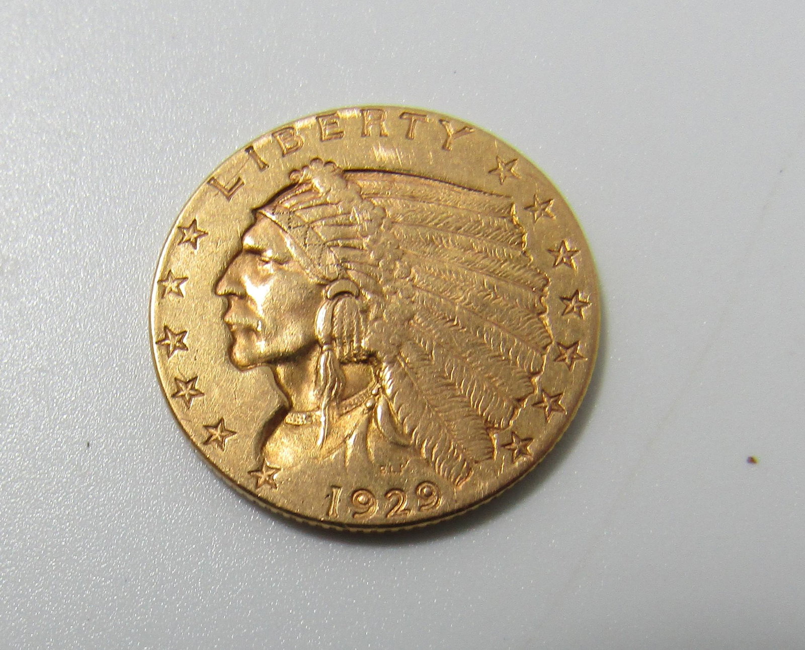 1929 GOLD 2 1/2 DOLLAR EAGLE COIN. (1 of 2)