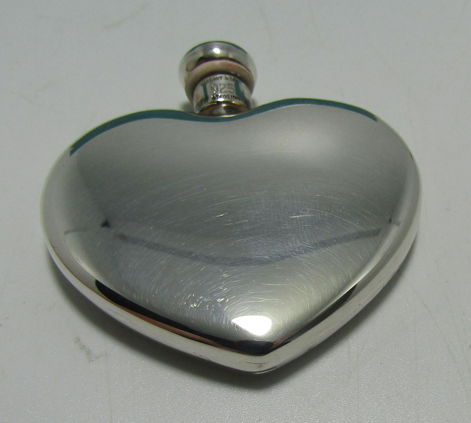 TIFFANY & CO HEART PERFUME BOTTLE STERLING SILVER (1 of 4)