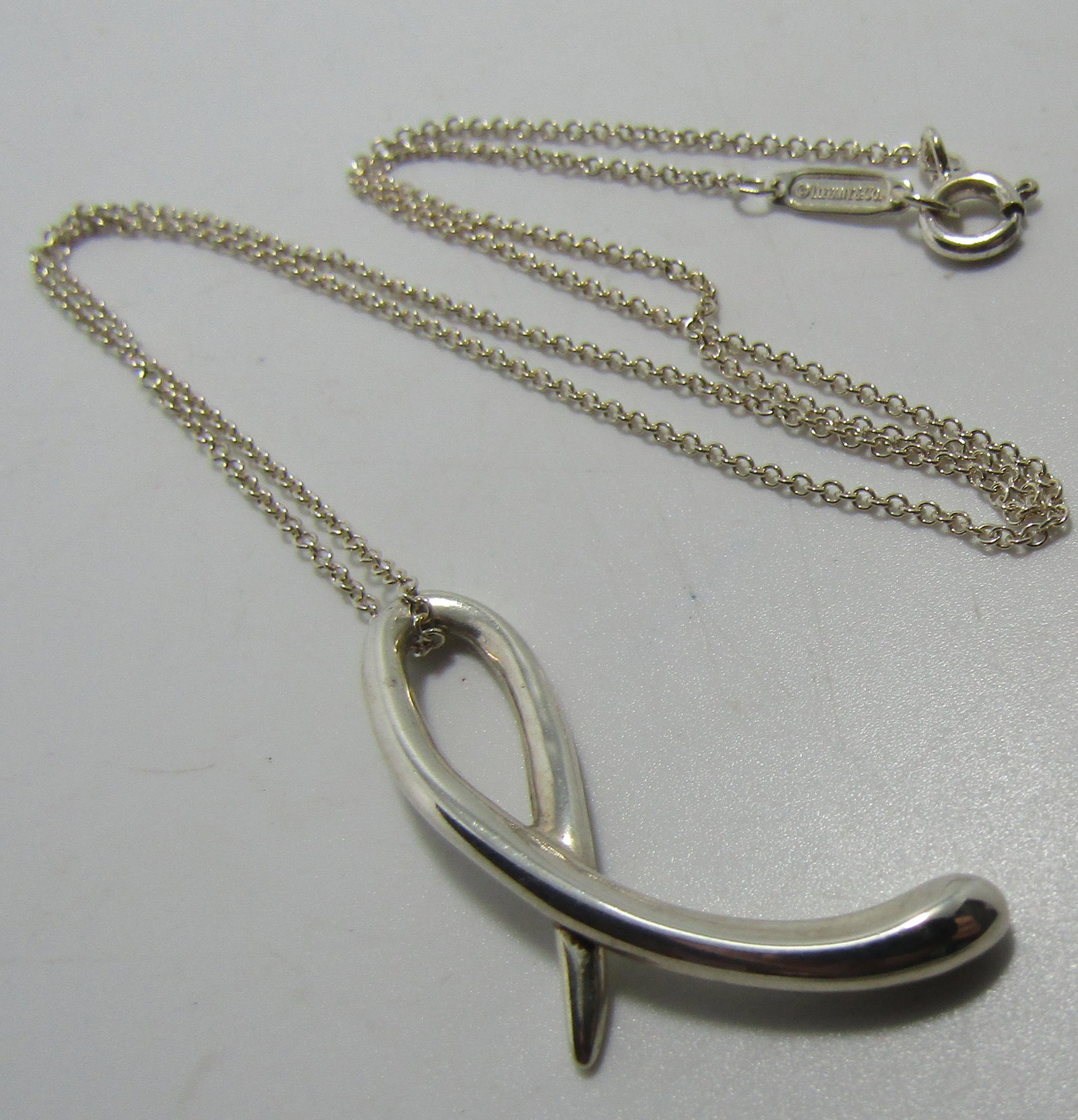 TIFFANY & CO PENDANT NECKLACE PERETTI STERLING: GENUINE SIGNED "TIFFANY & CO ELSA PERETTI 925" 16 INCH LONG CHAIN WITH 32MM LONG PENDANT. WEIGHS 3.7 GRAMS. EXCELLENT USED CONDITION. USA SHIPPING $5.