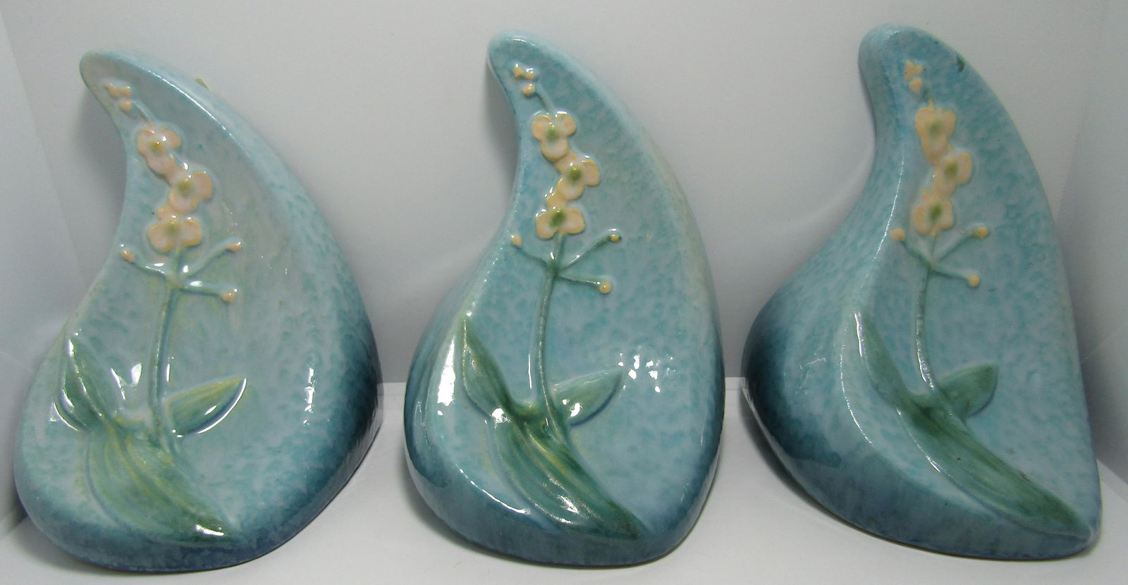 ROSEVILLE WINCRAFT BLUE 3PC BOOKENDS #259 POTTERY (1 of 6)
