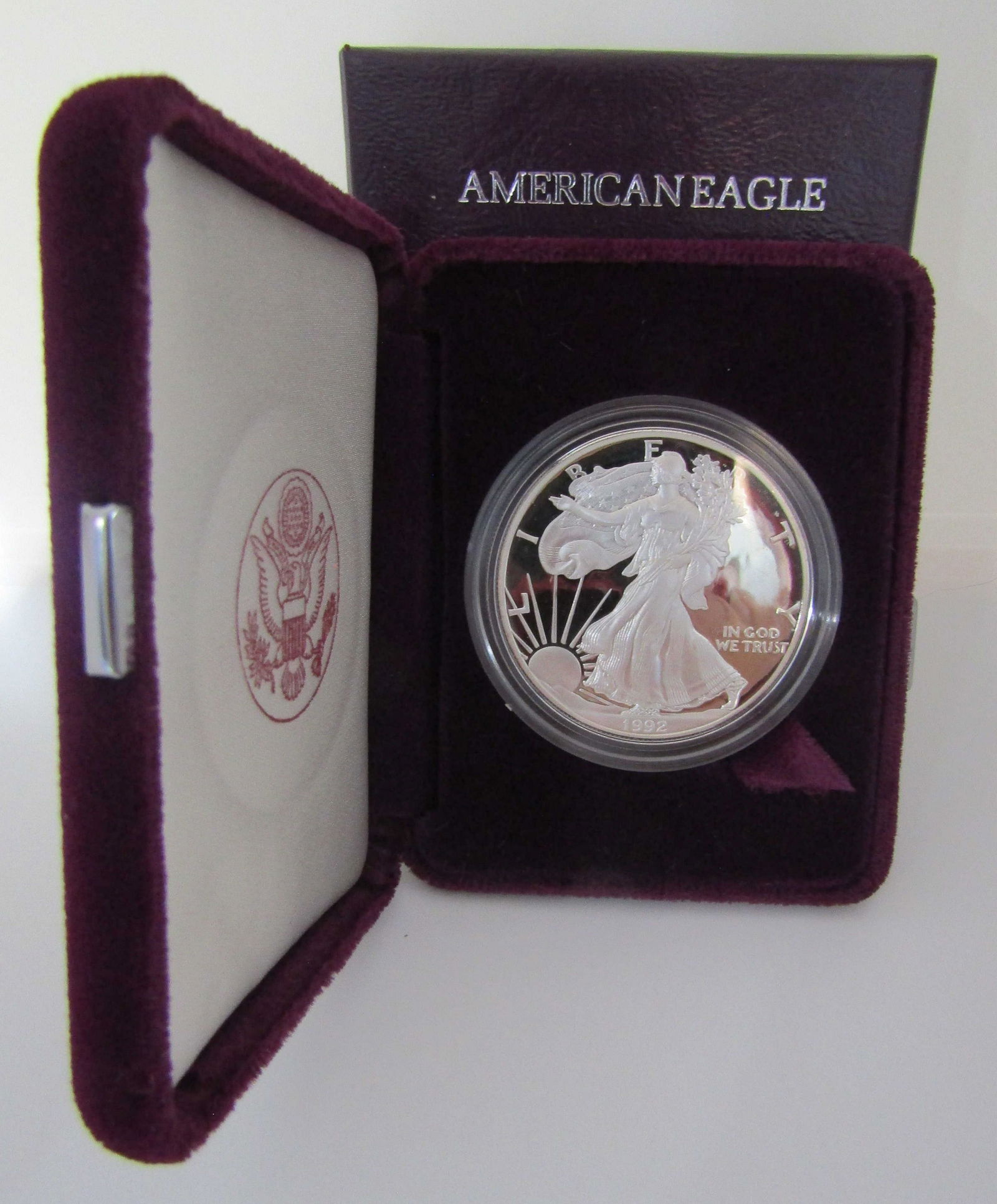 1992 DOLLAR AMERICAN EAGLE US SILVER COIN 1 OZ (1 of 2)