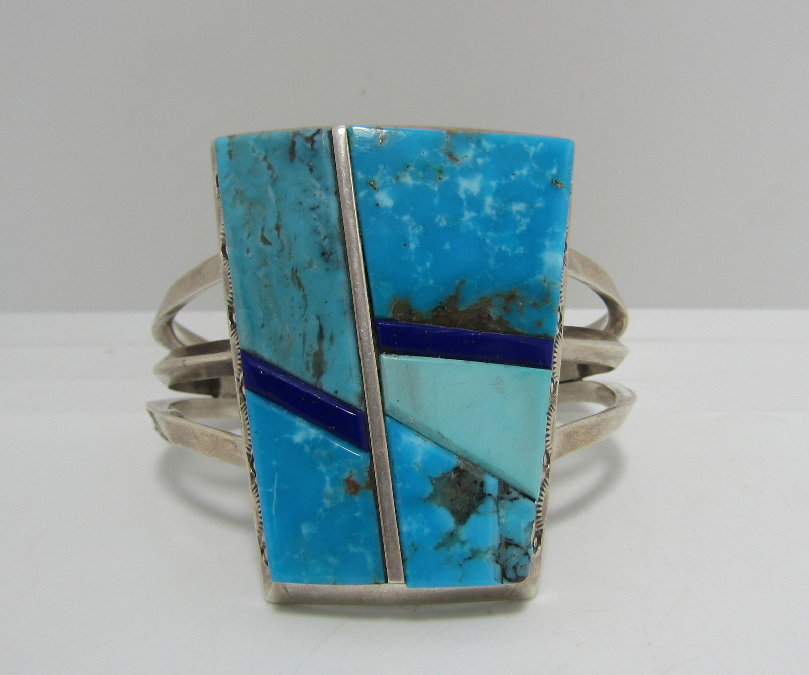 SIGNED KB ZUNI TURQUOISE INLAY STERLING CUFF 62G (1 of 5)