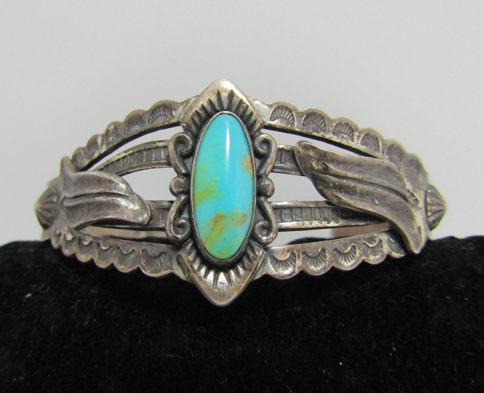 OLD PAWN FRED HARVEY ERA TURQUOISE STERLING CUFF (1 of 5)