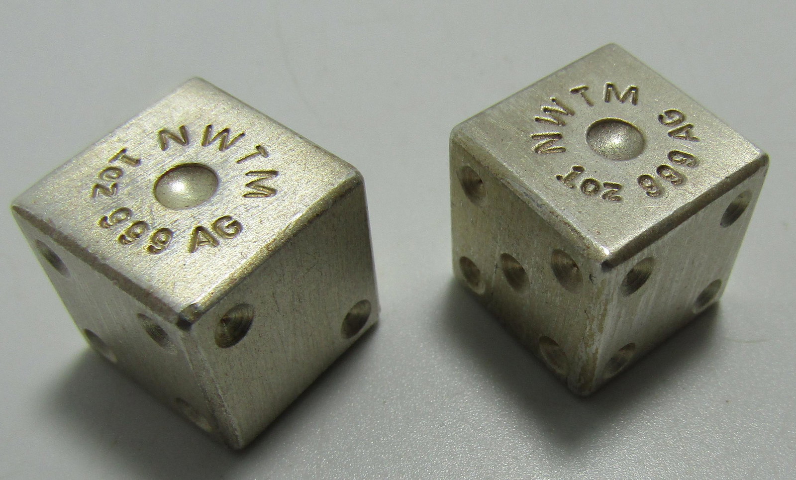 PURE SILVER DICE SOLID SILVER. 2 OZ .999 (1 of 4)