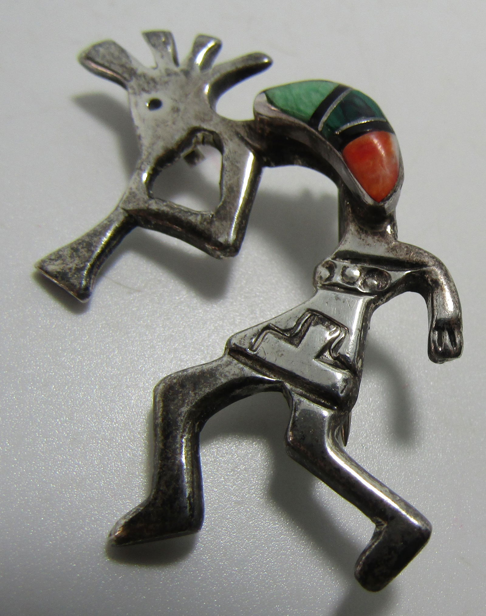 KOKOPELLI PIN NECKLACE PENDANT STERLING SILVER: SIGNED "STERLING" SILVER INLAY WITH MALACHITE, SOS & TURQUOISE VINTAGE ESTATE NATIVE AMERICAN SOUTHWEST NAVAJO / ZUNI INDIAN JEWELRY. CHARM MEASURES 45MM BY 26MM WITH 18" CHAIN. WEIGHS 13.6GRAMS. EXCE