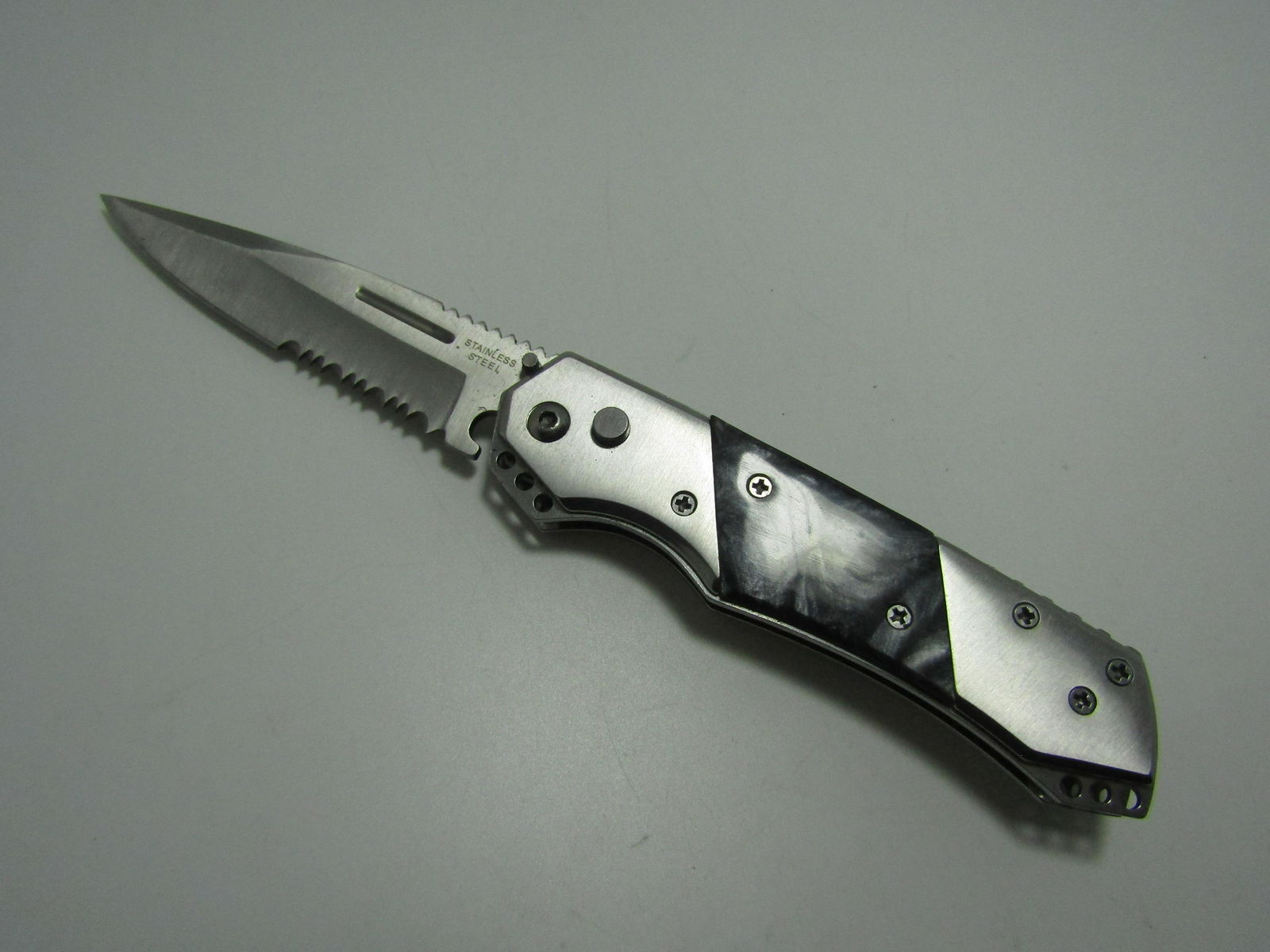 SWITCHBLADE PUSH BUTTON KNIFE (1 of 2)