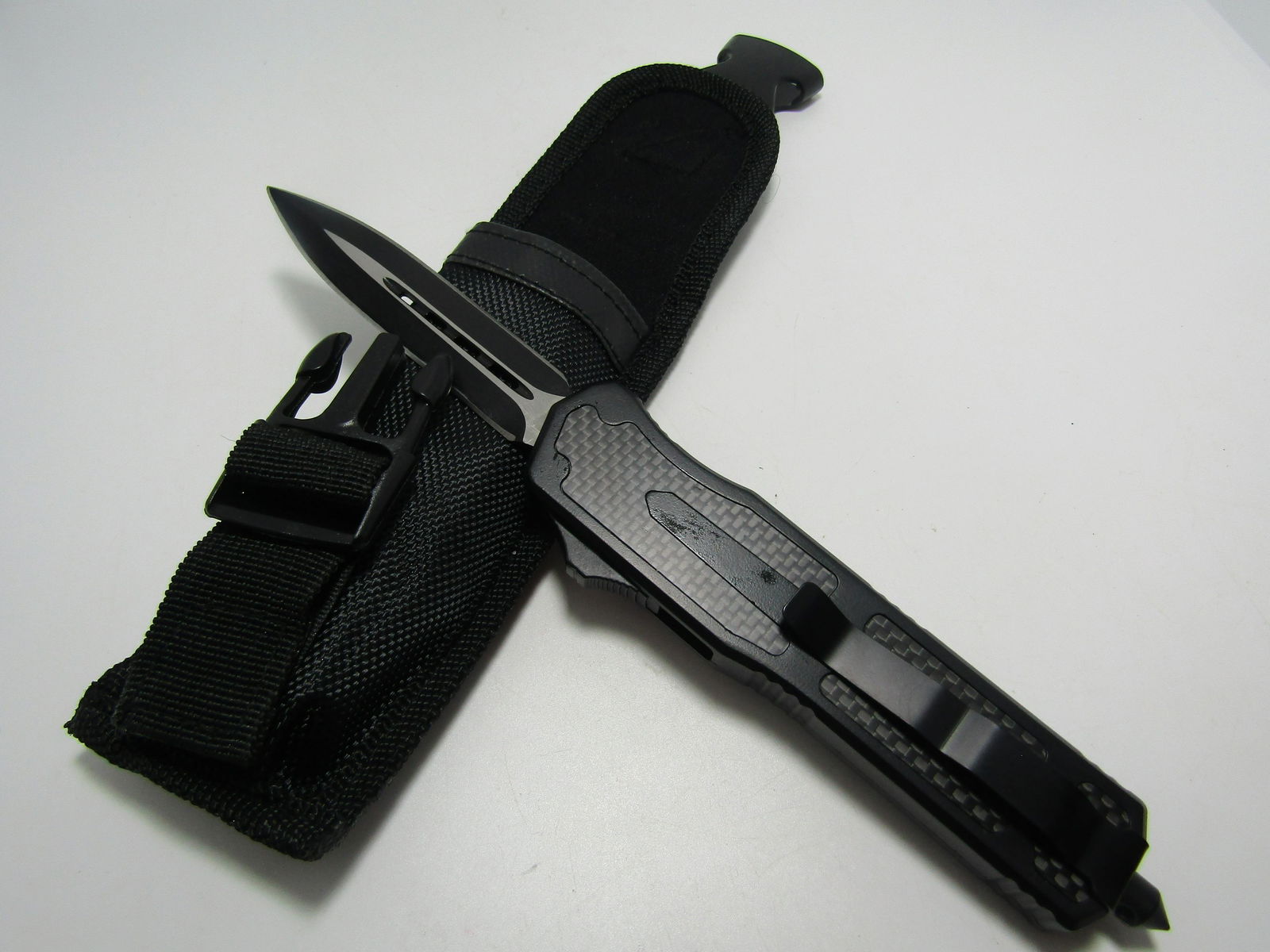 SWITCHBLADE KNIVE OUT THE FRONT (1 of 2)