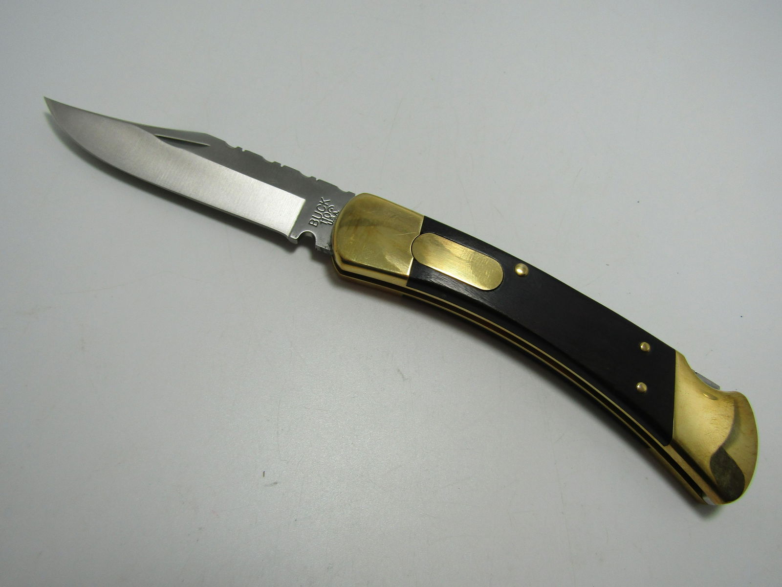 SWITCHBLADE KNIFE (1 of 2)