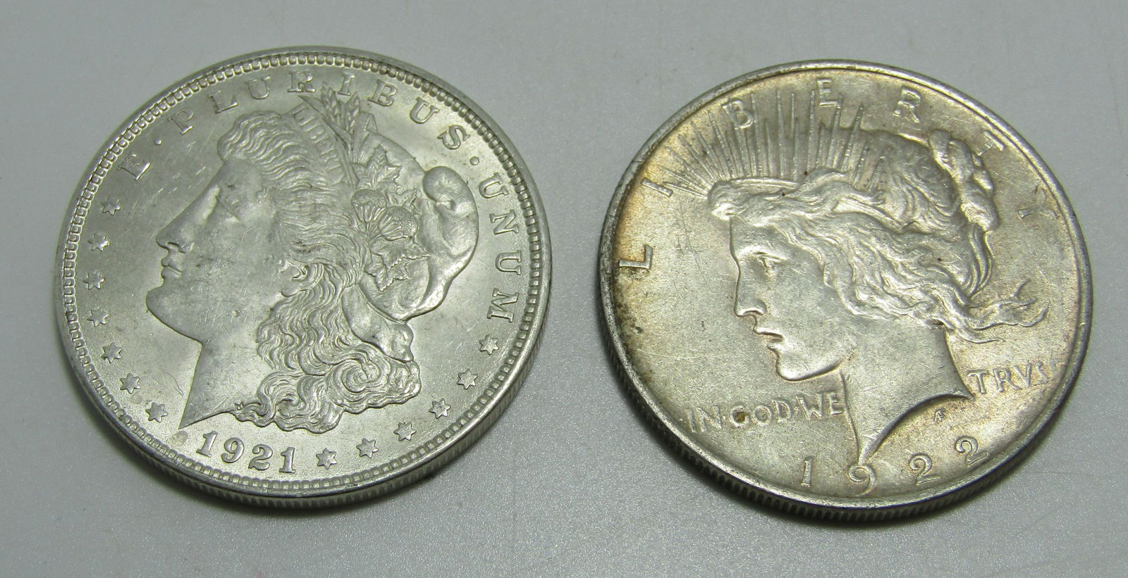 2 SILVER DOLLARS MORGAN & PEACE. (1 of 2)