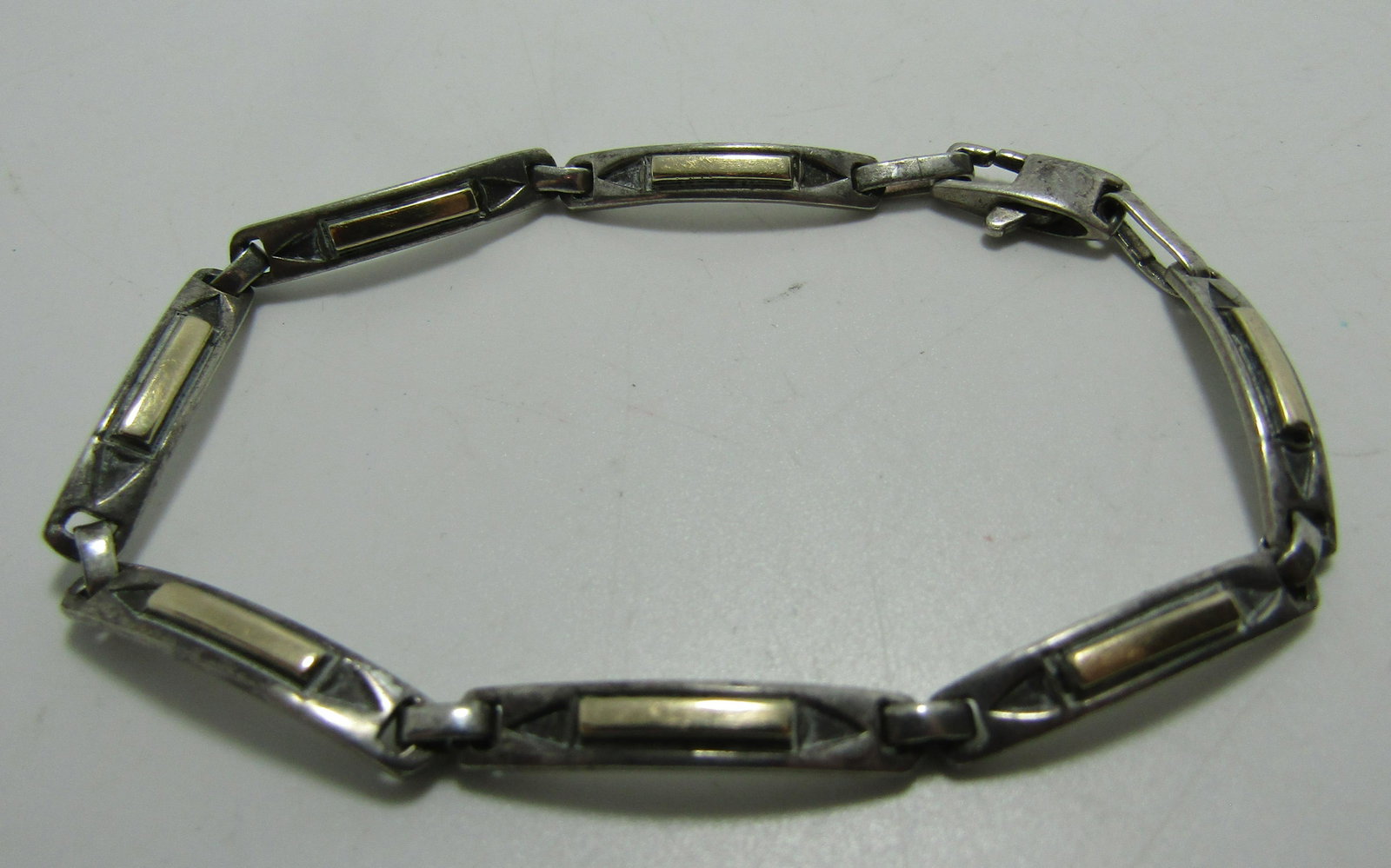 HARRY YAZZIE 14K GOLD STERLING SILVER BRACELET: MARKED "14K 925 MM ROGERS HMY". MAKER HARRY YAZZIE. VINTAGE ESTATE NATIVE AMERICAN SOUTHWEST NAVAJO INDIAN JEWELRY. 4MM WIDE, MEASURES 7 1/4". WEIGHS 9.4GRAMS. EXCELLENT USED CONDITION. USA SHIPPING $