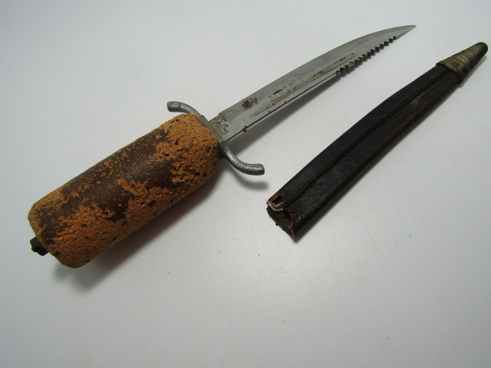 VINTAGE CORK HANDLE FLOATING JIM BOWIE FISH KNIFE (1 of 4)