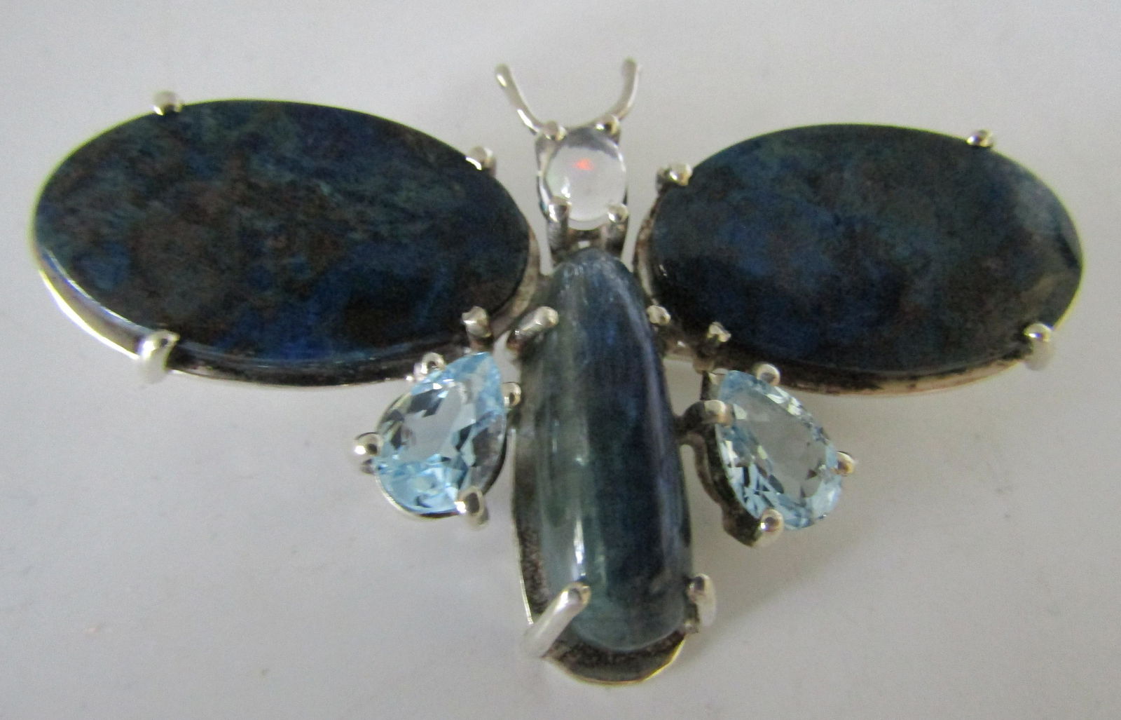 25CT LABRADORITE TOPAZ BUTTERFLY PIN STERLING SILV: VINTAGE ESTATE GEMSTONE BROOCH MARKED "STERLING" SILVER. 60MM WIDE BY 37MM. WEIGHS 21.8 GRAMS. EXCELLENT USED CONDITION. USA SHIPPING $5.