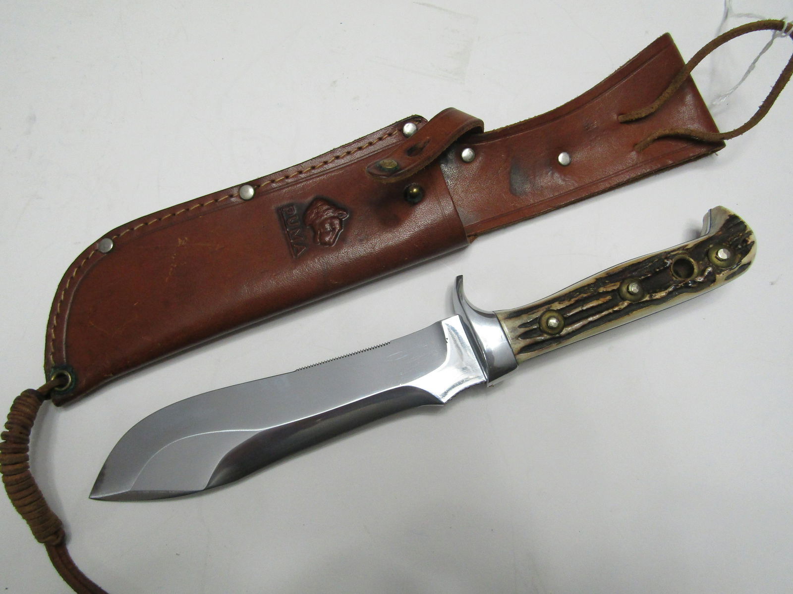 PUMA WHITE HUNTER KNIFE STAG (1 of 2)