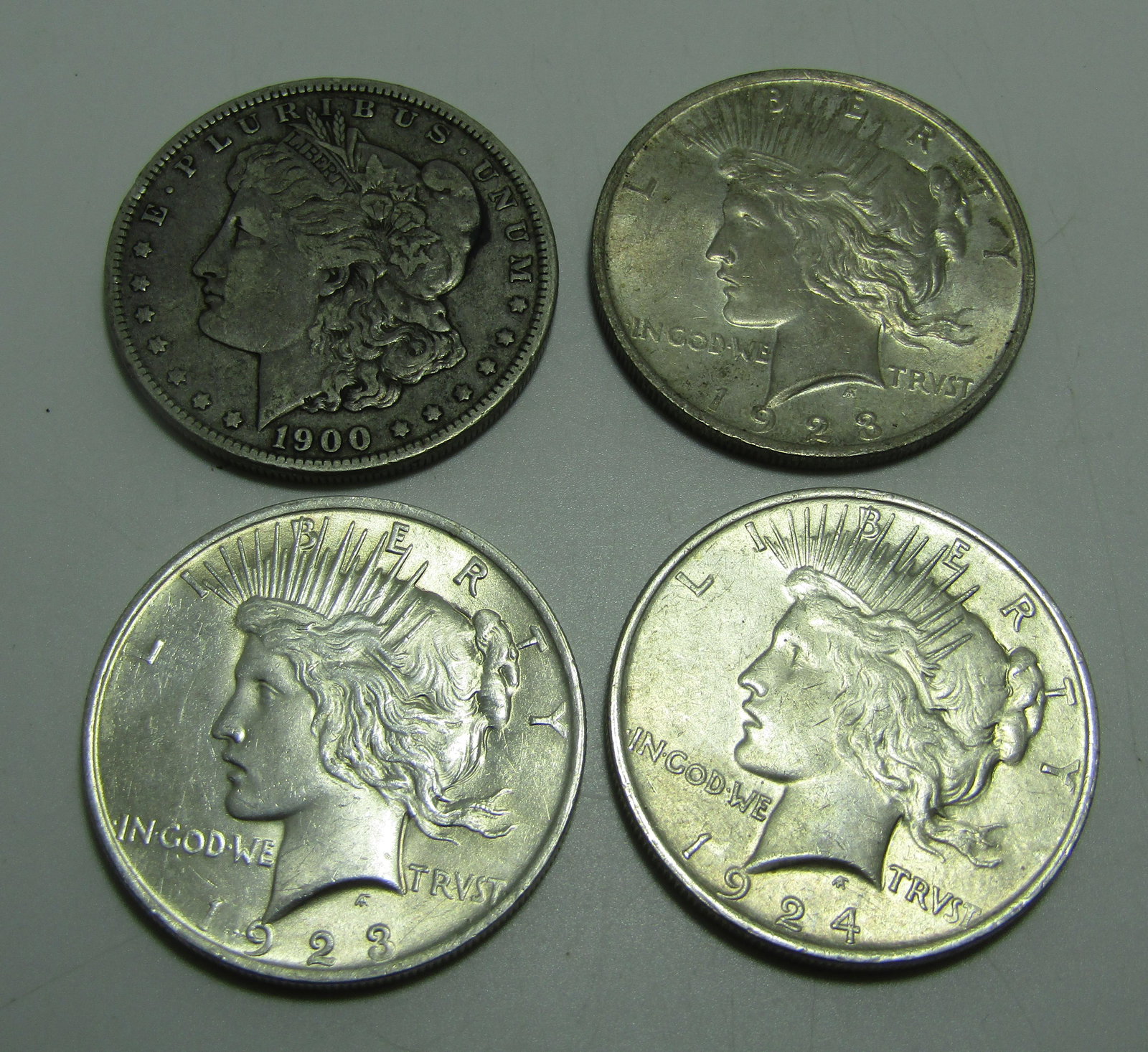 4 US SILVER DOLLARS 1900 - 1924. (1 of 2)