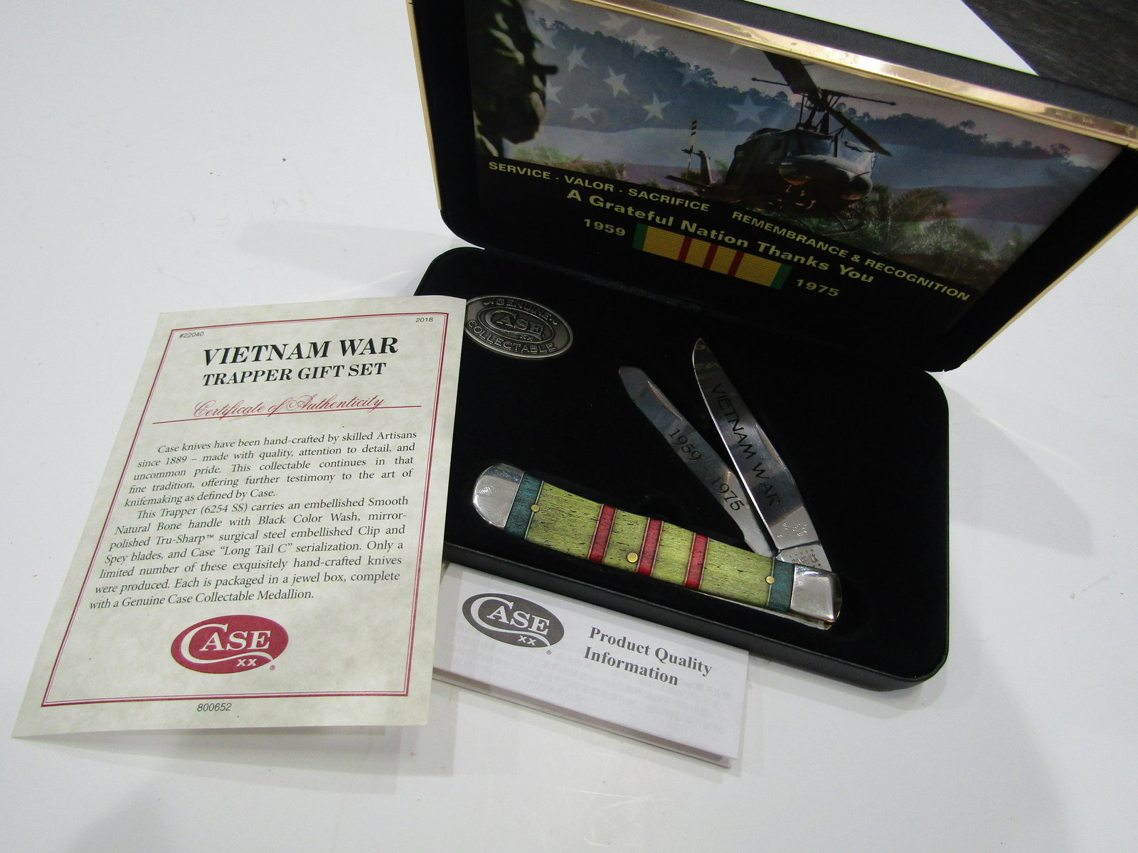 CASE VIETNAM WAR TRAPPER KNIFE PRESENTATION: CASE XX 1959-1975 VIETNAM WAR REMEMBRANCE & RECOGNITION. 2 BLADE KNIFE . BONE GRIPS. 7 1/2 INCH KNIFE WITH 3 1/2 INCH BLADES. ORIGINAL BOX AND PAPERS. USA SHIPPING $5.